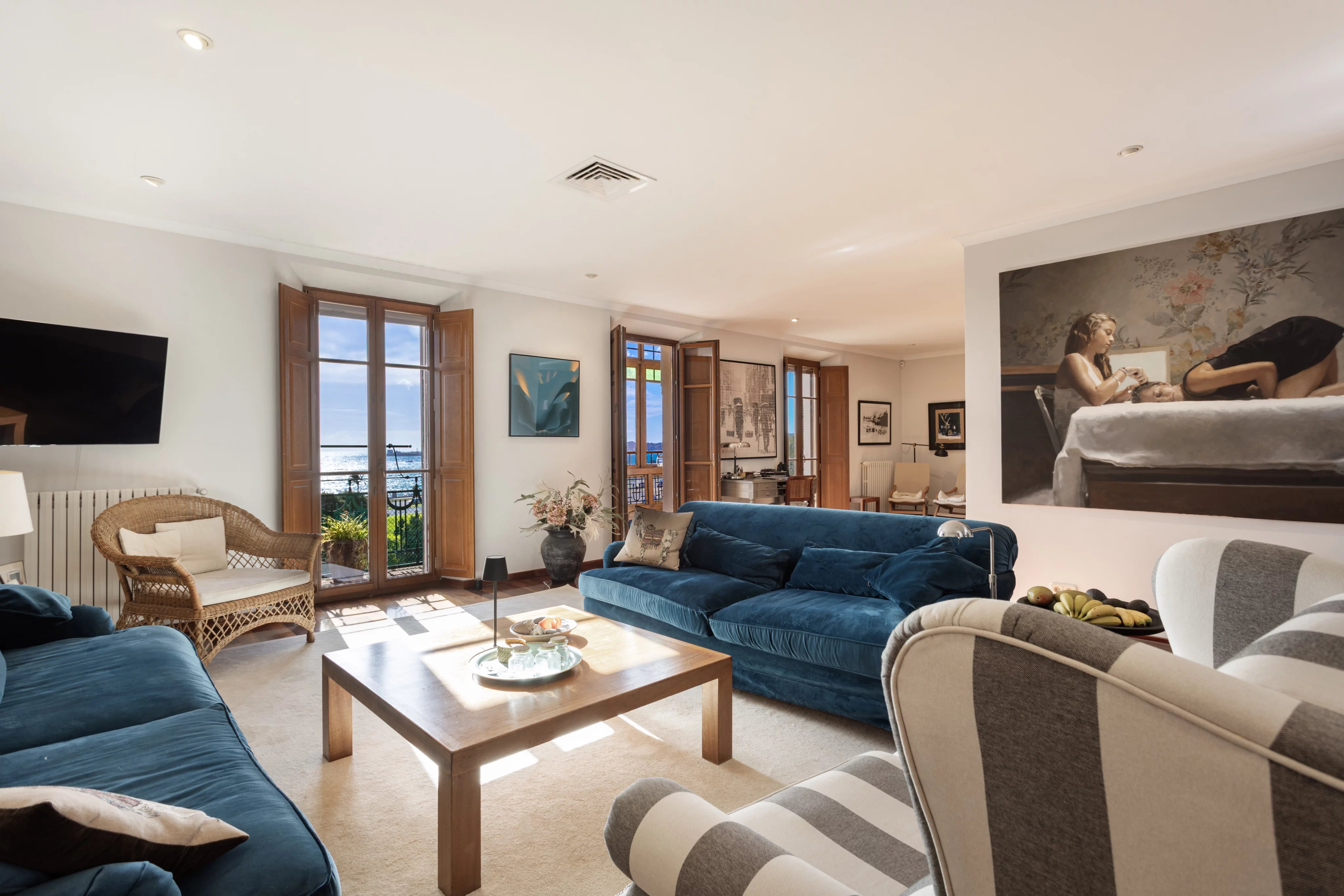 Timelessly Elegant Apartment on the Front Line of the Sea Calatrava