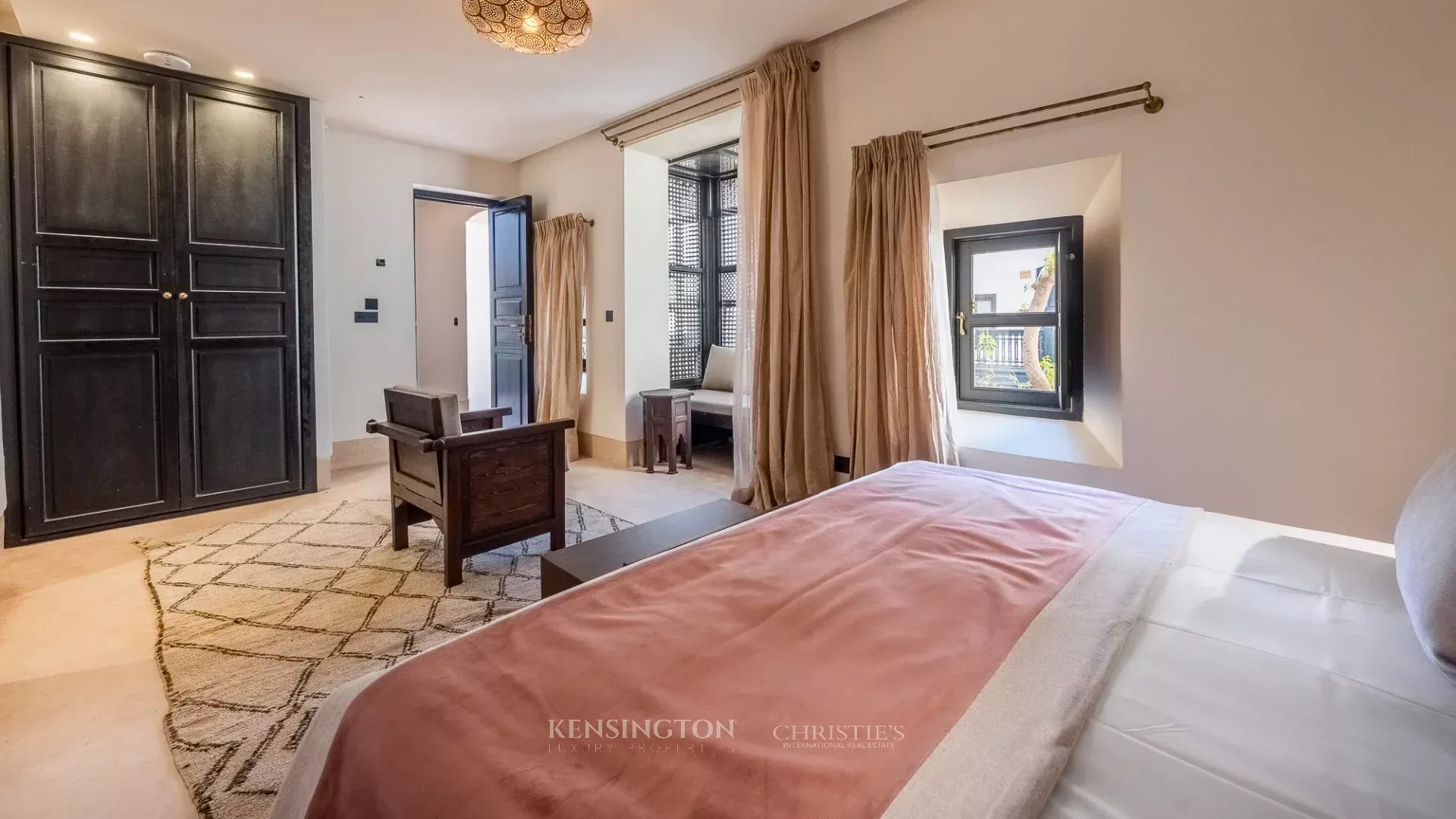 10 Bedroom Villa/Townhouse's Image 13