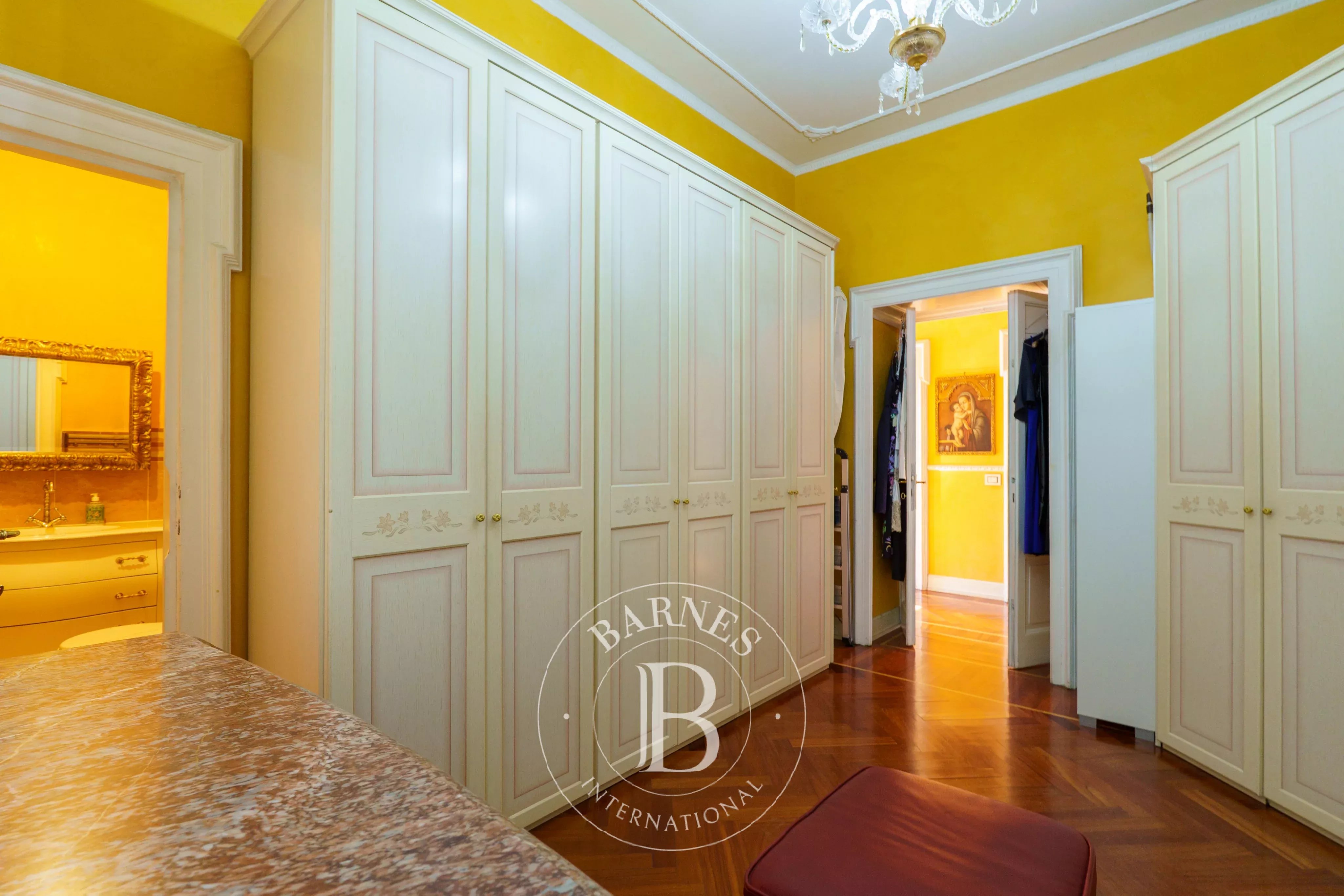 Luxury Apartment a few steps from the centre of Como - picture 15