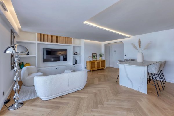 CANNES Palm Beach – 3-bedroom apartment with lateral sea view, terrace, garage, and cellar — photo 4