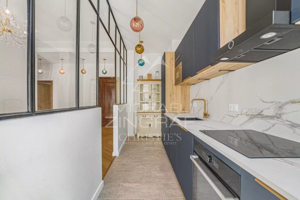 Elegant apartment in the heart of the Carré d’Or — photo 2