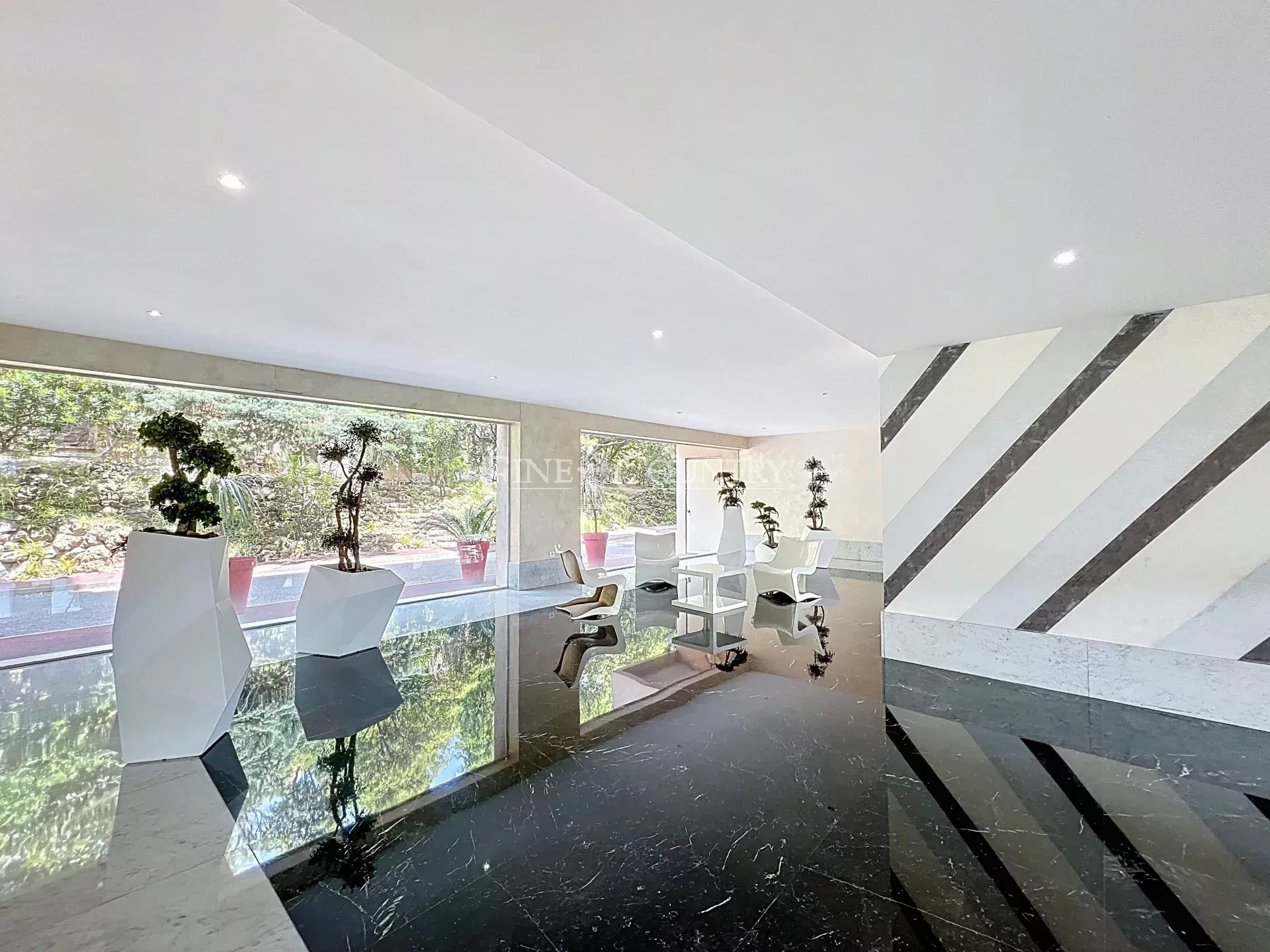 Photo of Sea view apartment for sale in Cannes