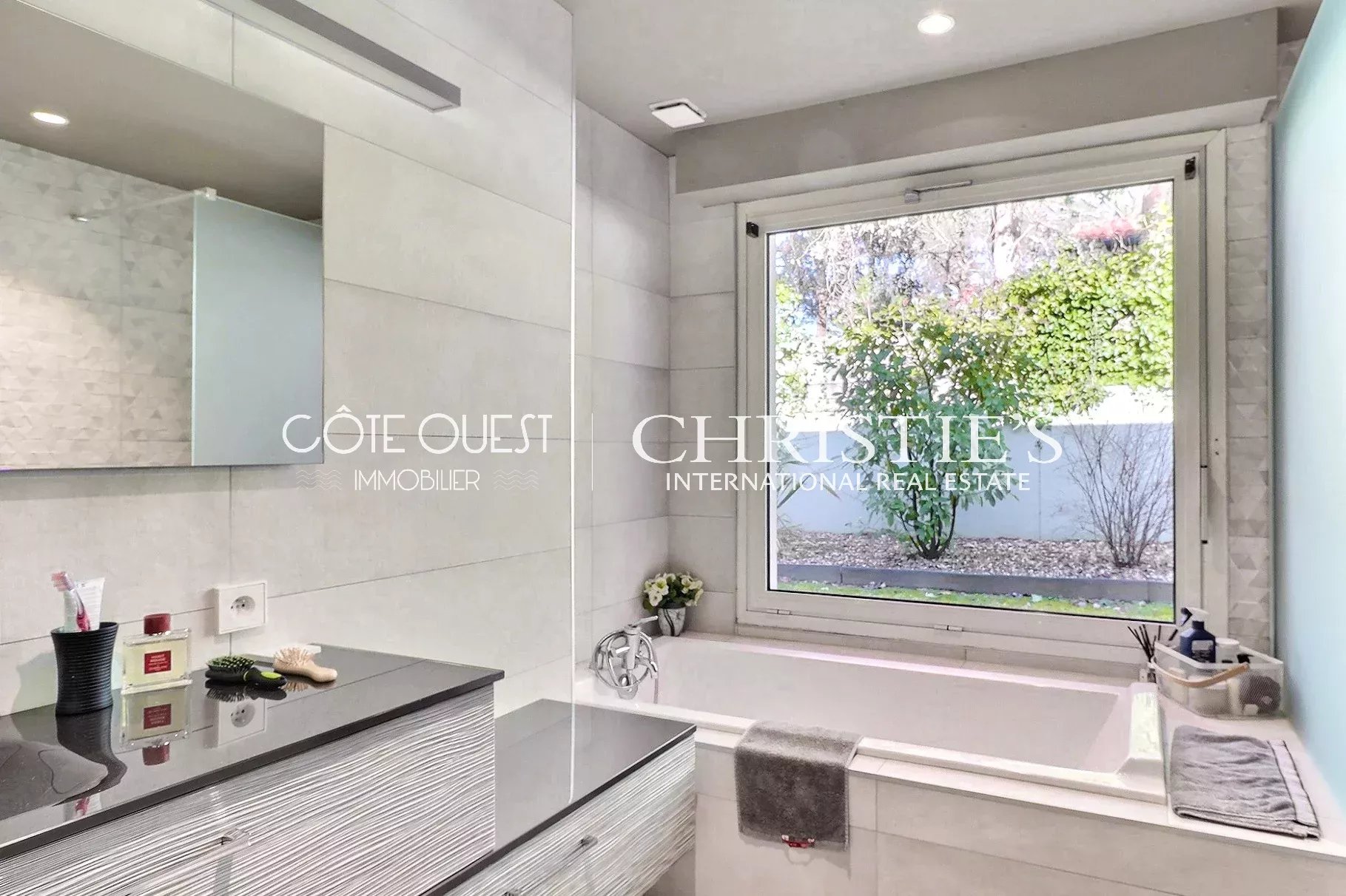 5 Bedroom Villa/Townhouse's Image 6