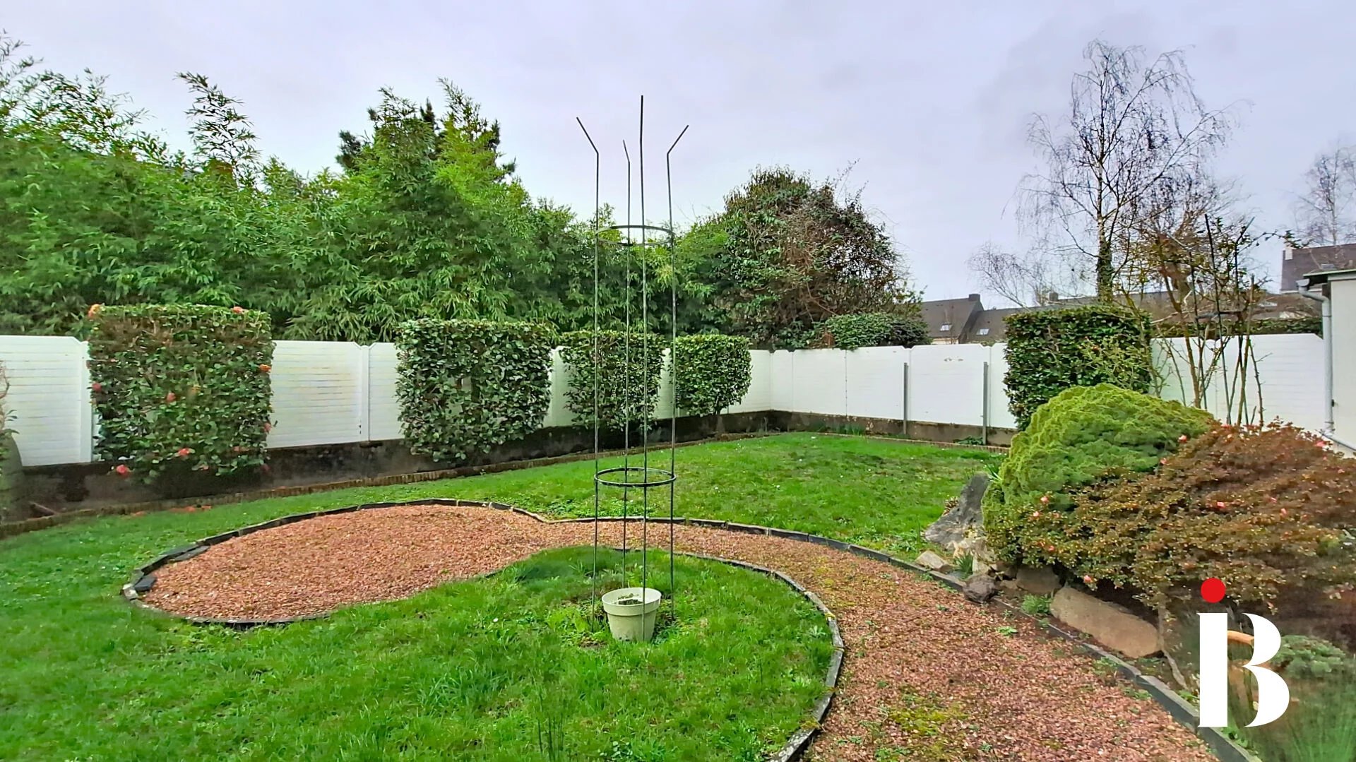 Maison familiale Orvault proche Petit Chantilly beaux volumes belle exposiiton