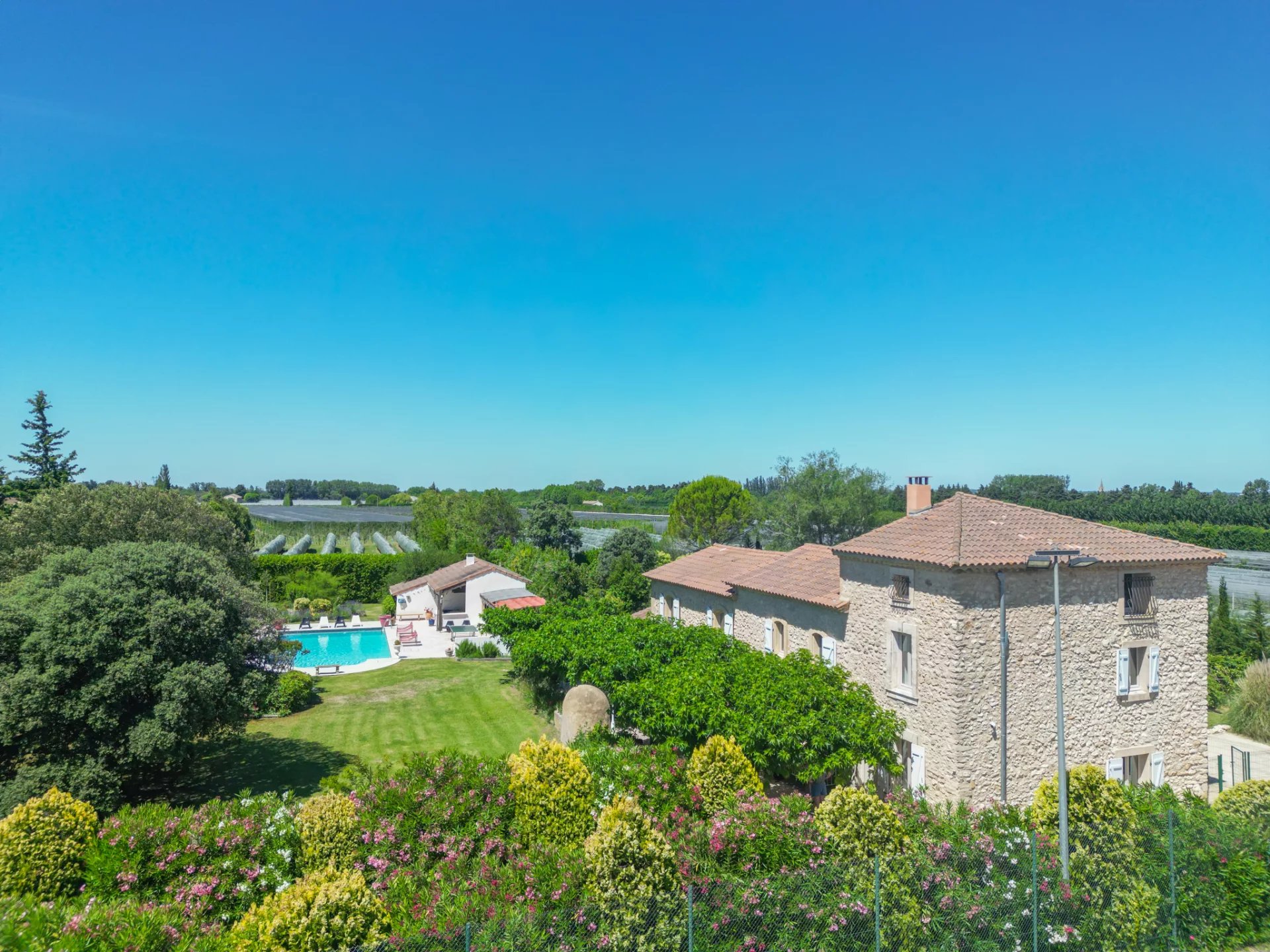 Exclusive - Stunning stone farmhouse with a pool and tennis court between L'Isle-sur-la-Sorgue and Cavaillon