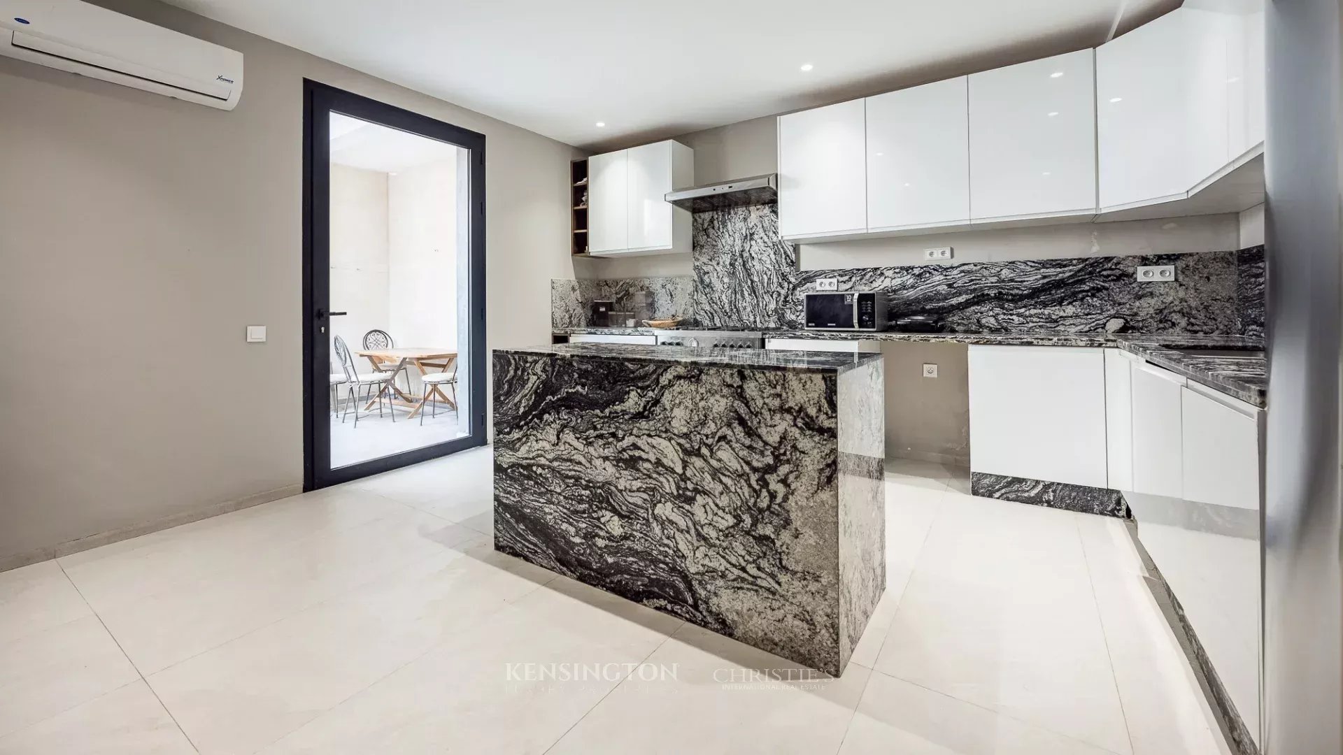 5 Bedroom Villa/Townhouse's Image 32