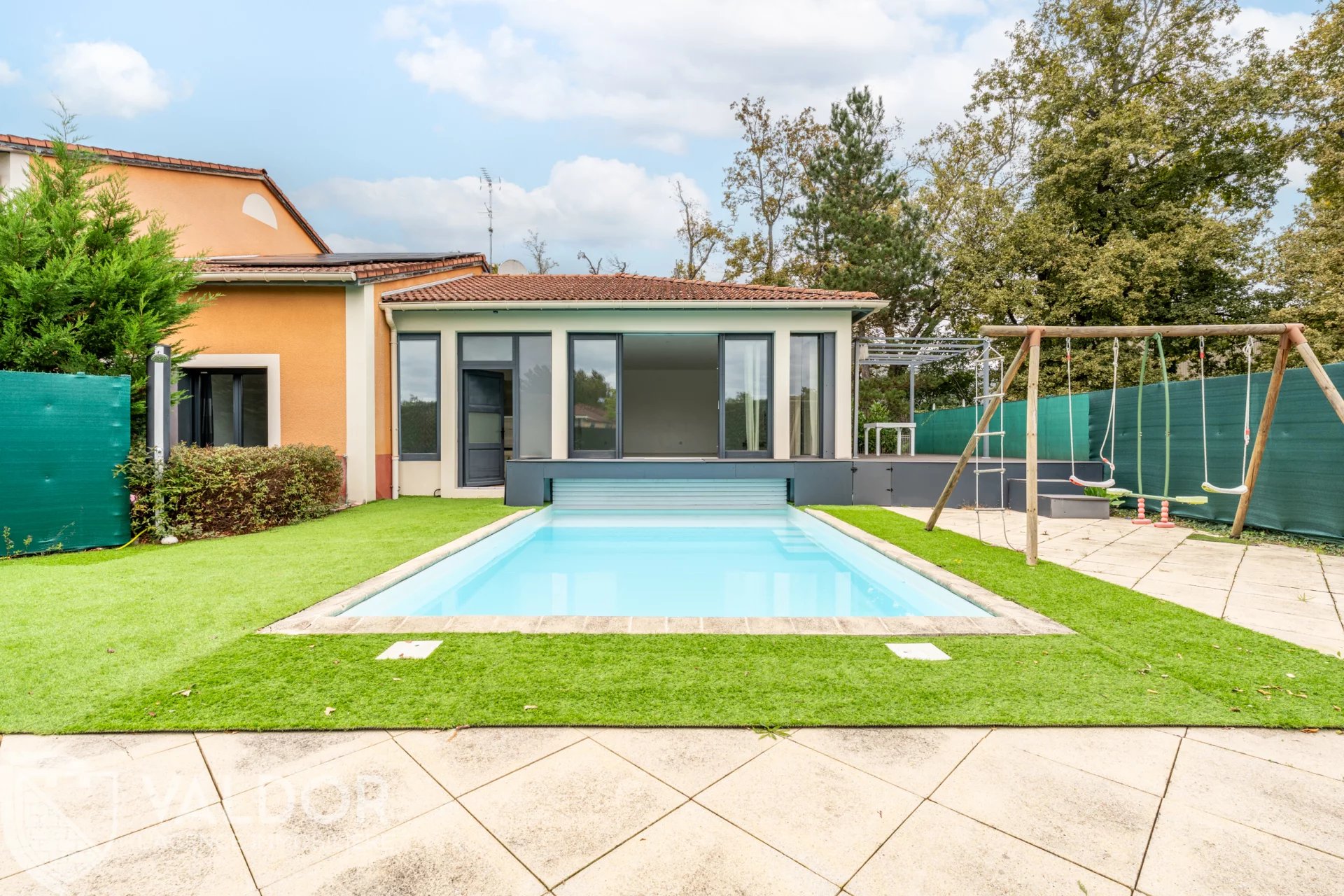 Pavillon de 147m2 avec piscine, 4 chambres, grande piece de vie de 61m2 exposée sud ouest