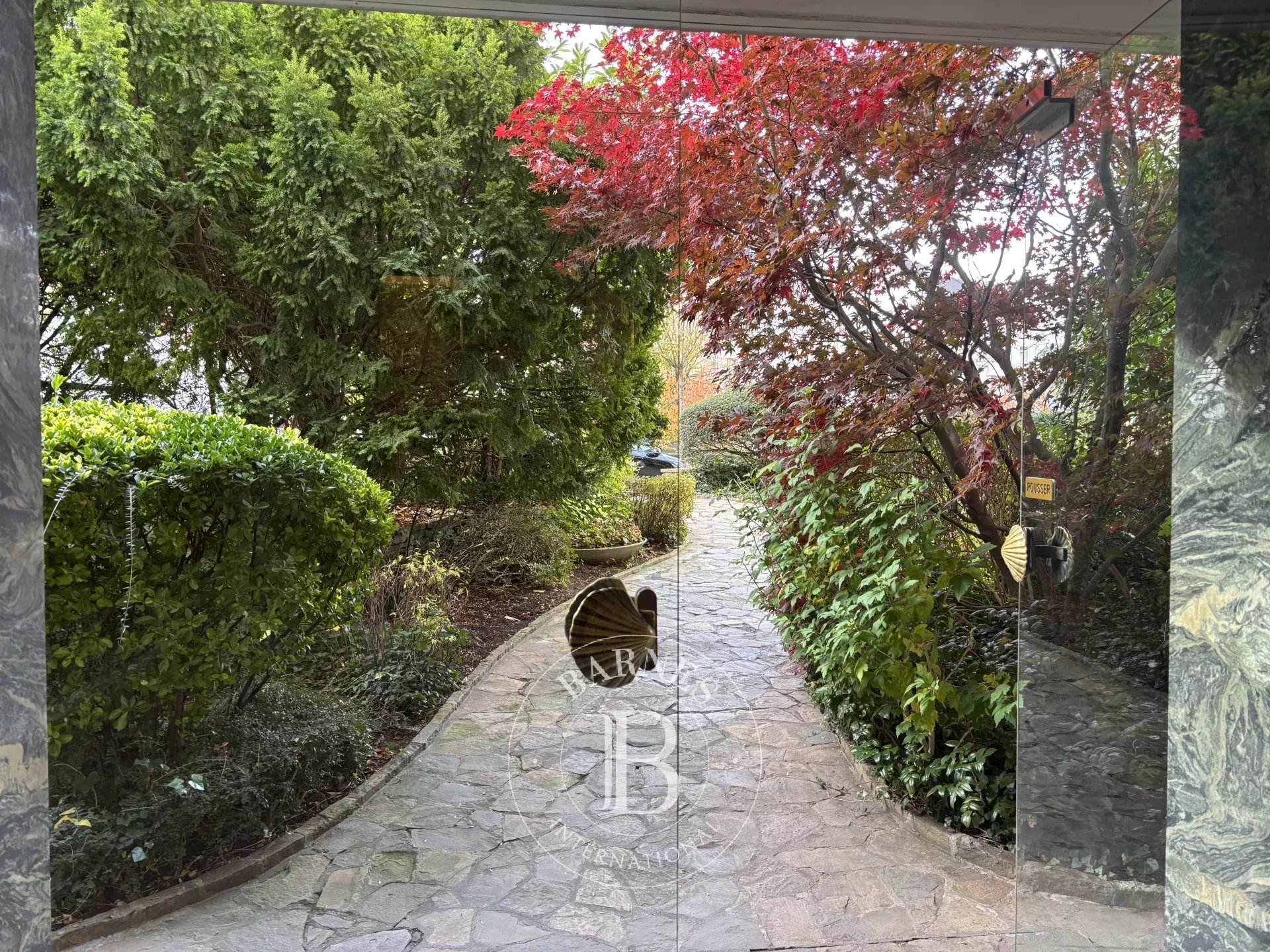 Ixelles- Penthouse 149m2 3 bedrooms- terrace-Parking