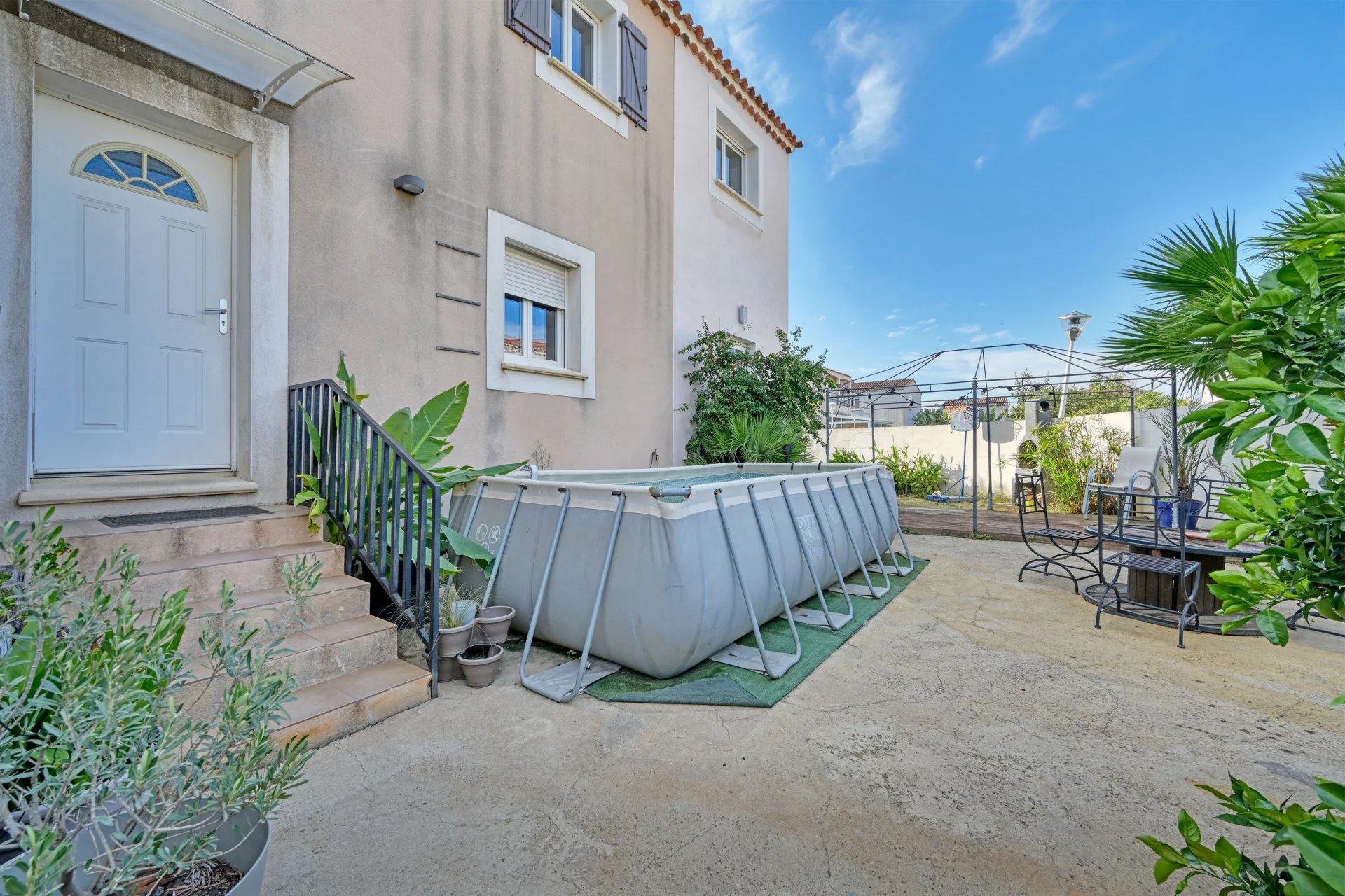 VENTE IMMOBILIERE SUR ARLES : Maison 5 pièces 114 m2 avec jardin