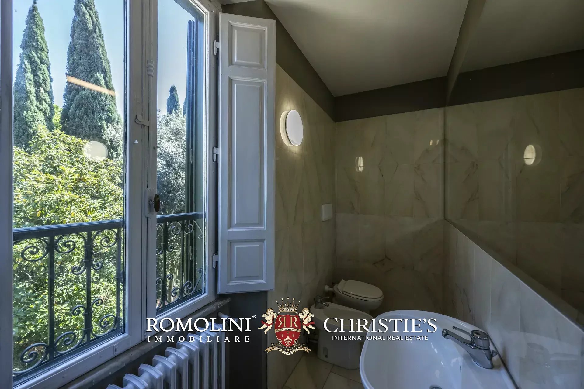 8 Bedroom Villa/Townhouse's Image 61