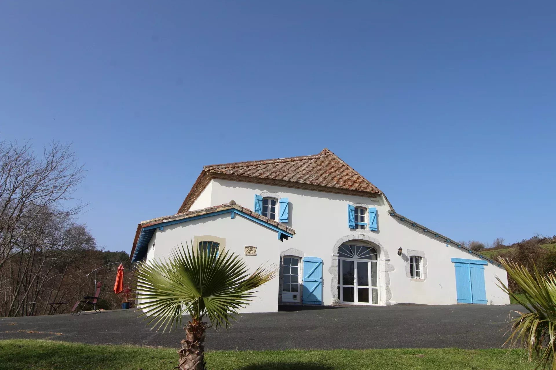 Former farmhouse with view to the Pyrenean mountains