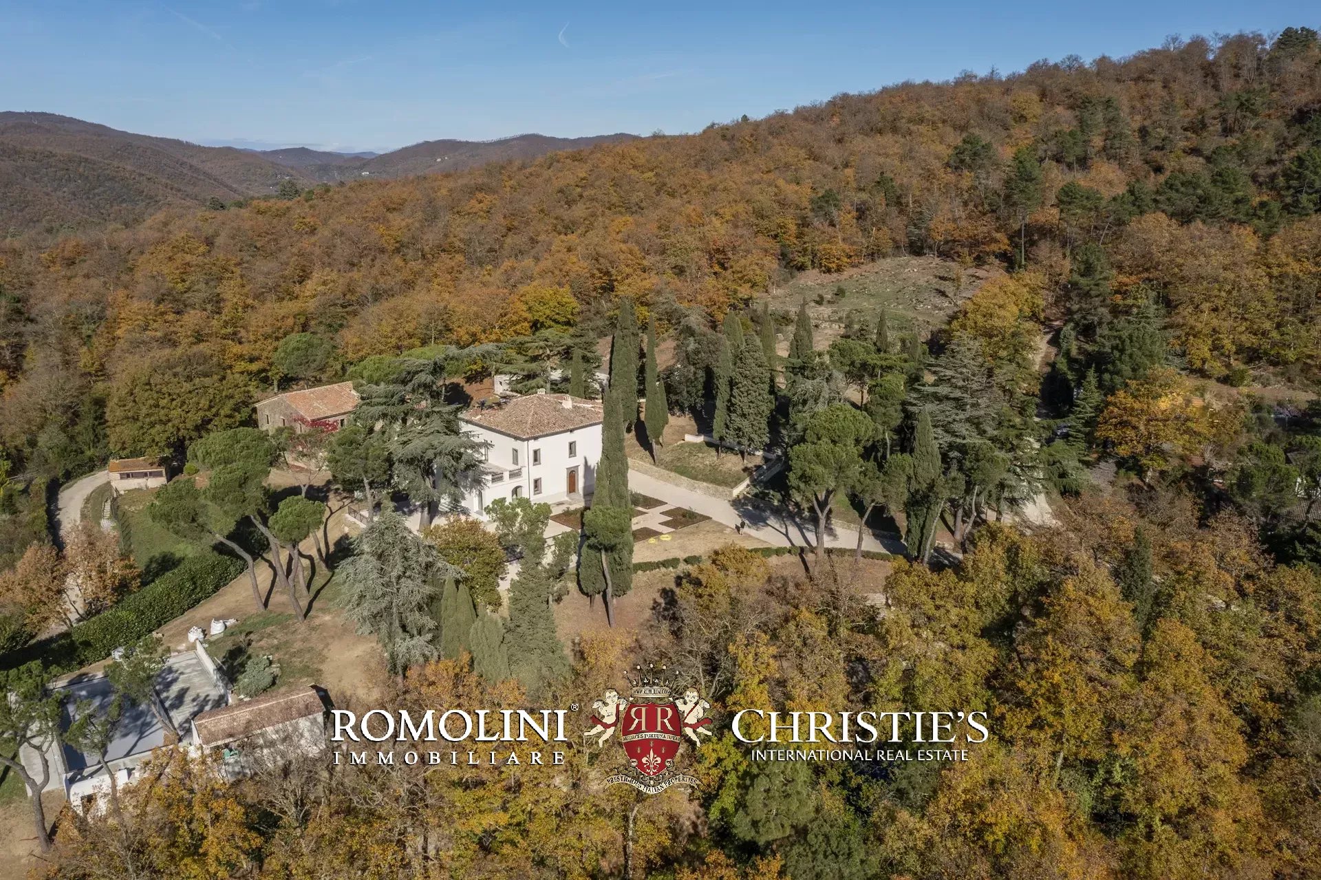 ART-NOUVEAU VILLA FOR SALE IN A PANORAMIC POSITION OVER LAKE TRASIMENO, UMBRIA