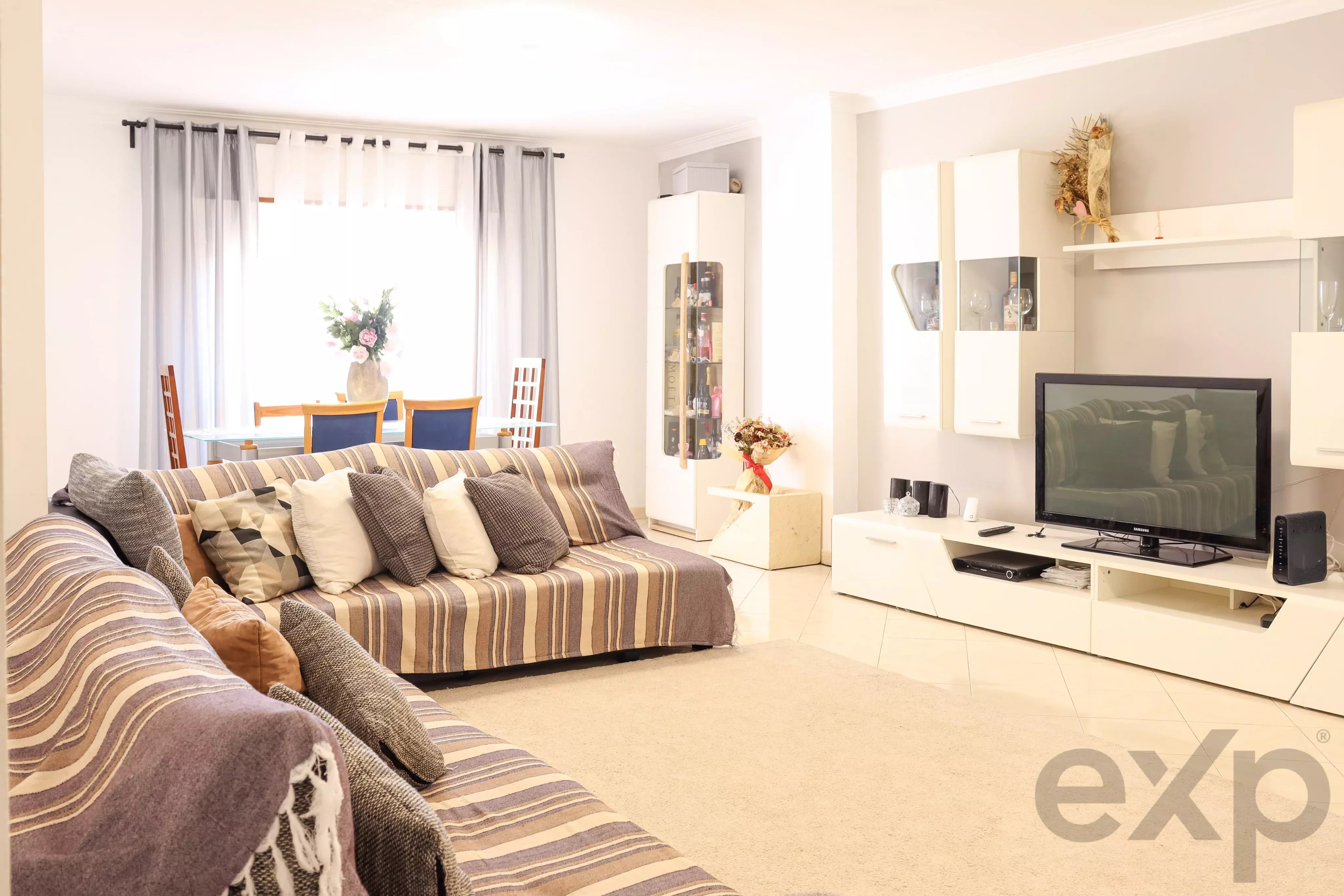 Spacious 3 Bedroom Apartment with En Suite | 130 sqm | Fireplace | Lift | Storage Room | Rinchoa, Sintra 87157830 image 5