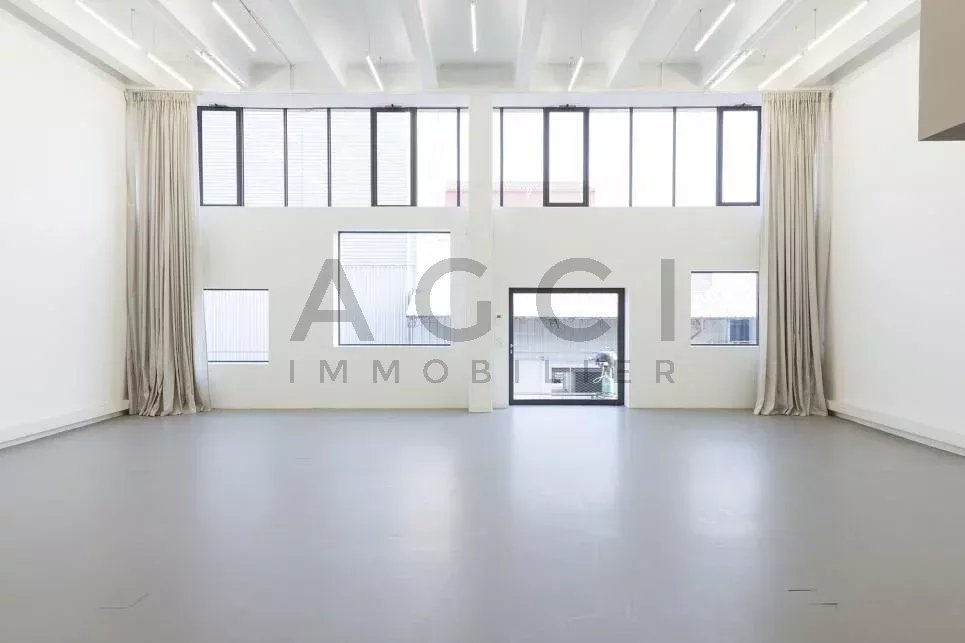 Loft de 395 m² avec Terrasse Privative à Proximité de Pont-Rouge