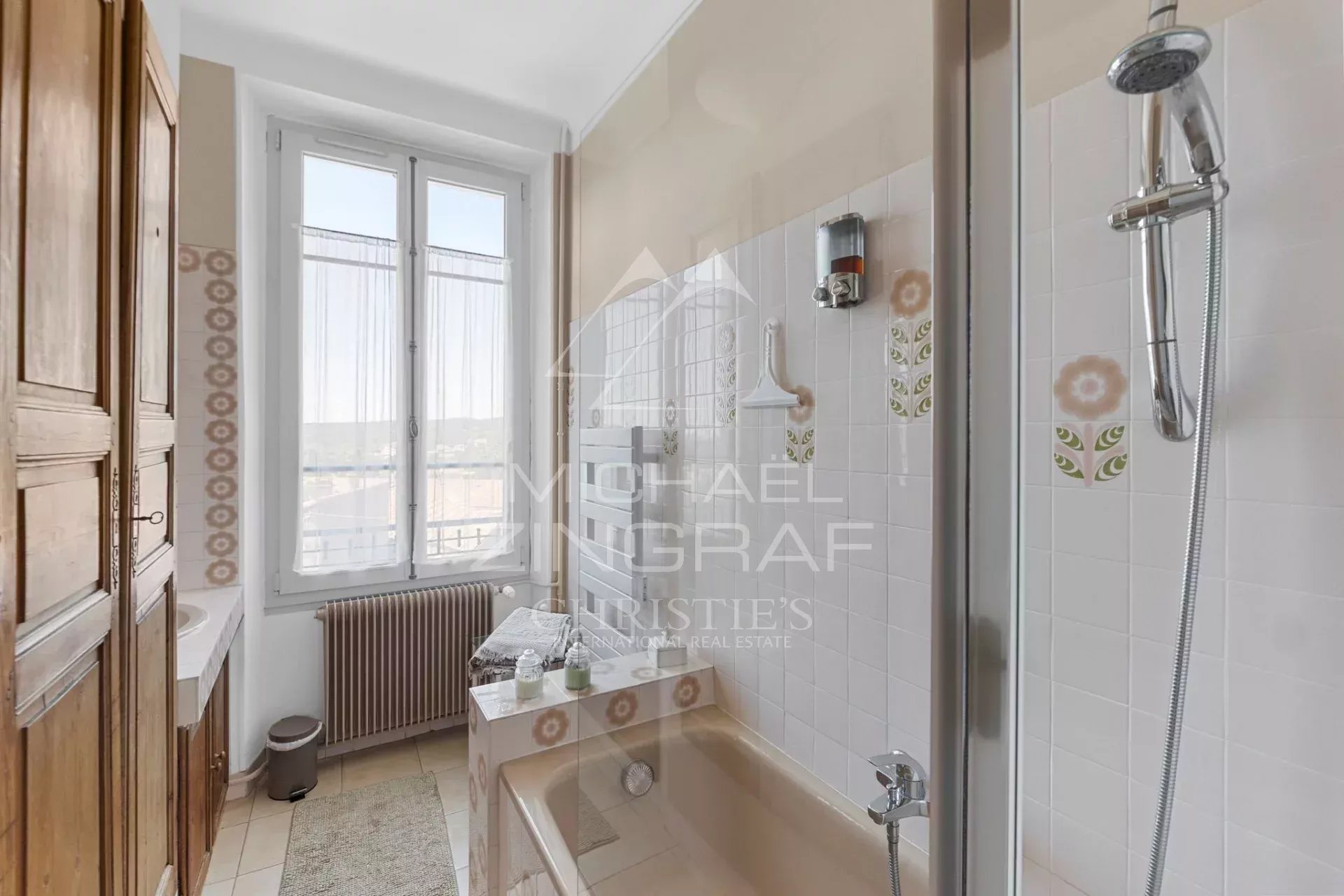 6 Bedroom Villa/Townhouse's Image 6