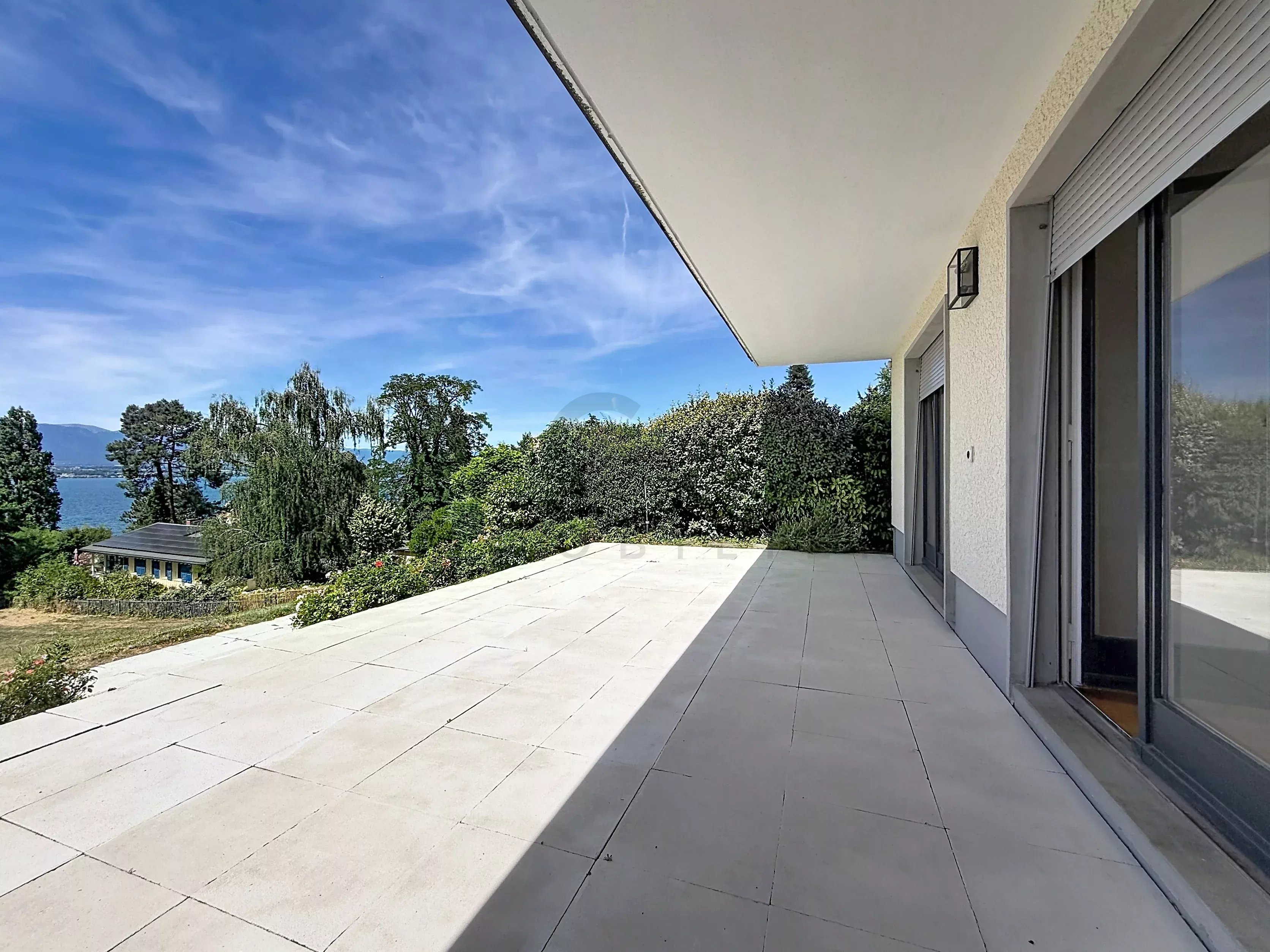 Magnifique villa avec vue panoramique et accès privé au lac – Anières (Genève)