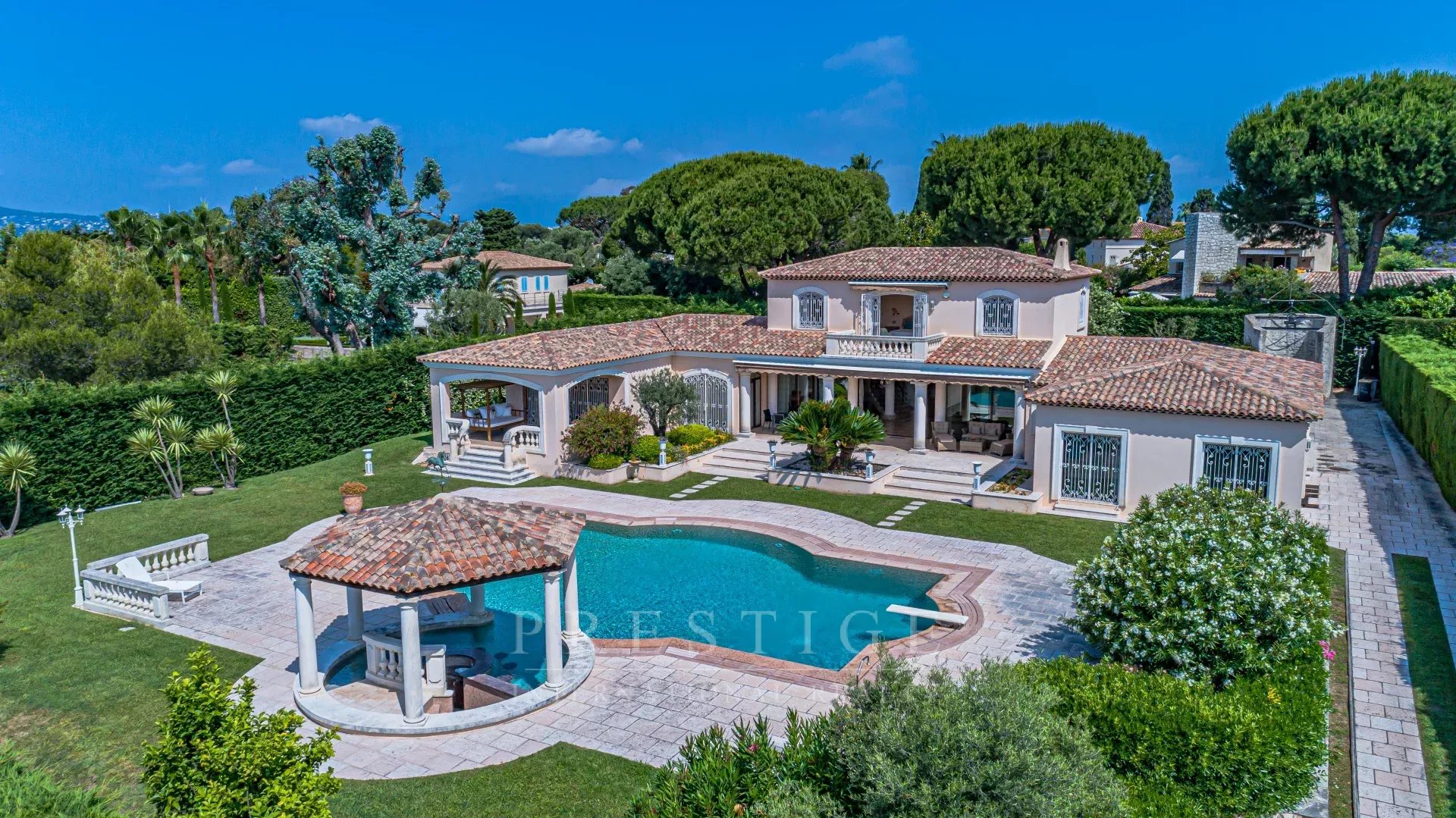 Cap d'Antibes, propriété luxueuse 7 pièces, piscine, garage,