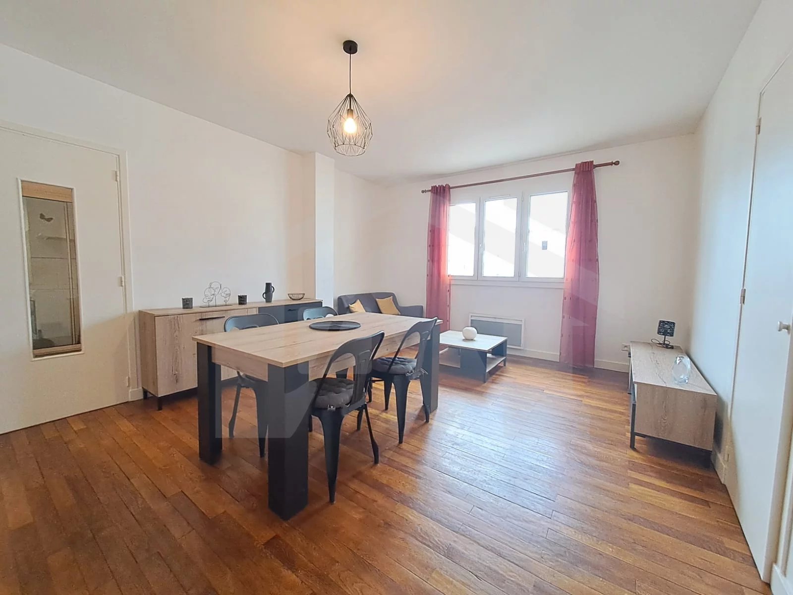 20 Boulevard Joseph Vallier - Grenoble. T2 Meublé. Ascenseur