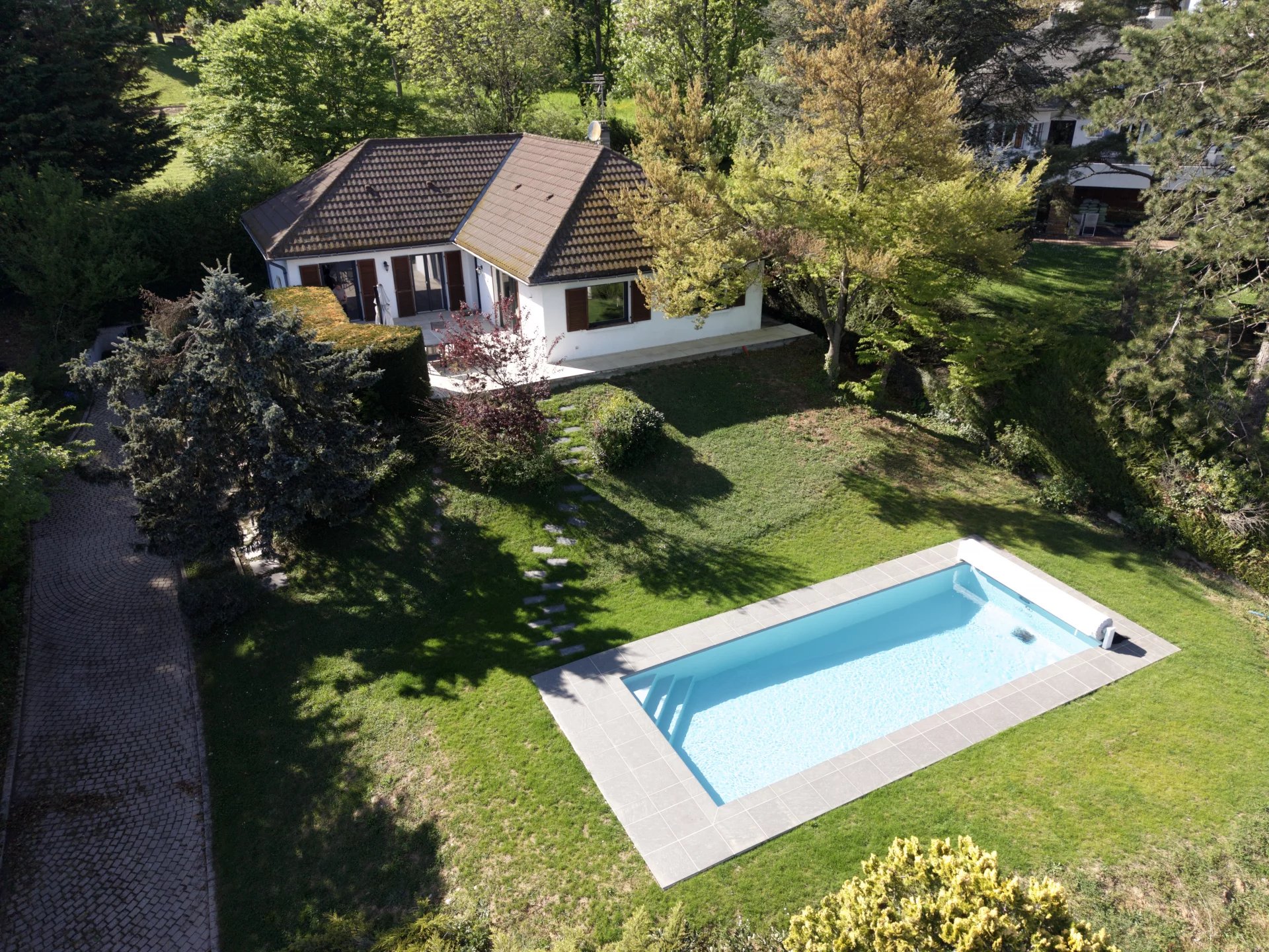 Villa de plain-pied avec piscine – 4 chambres – Dardilly