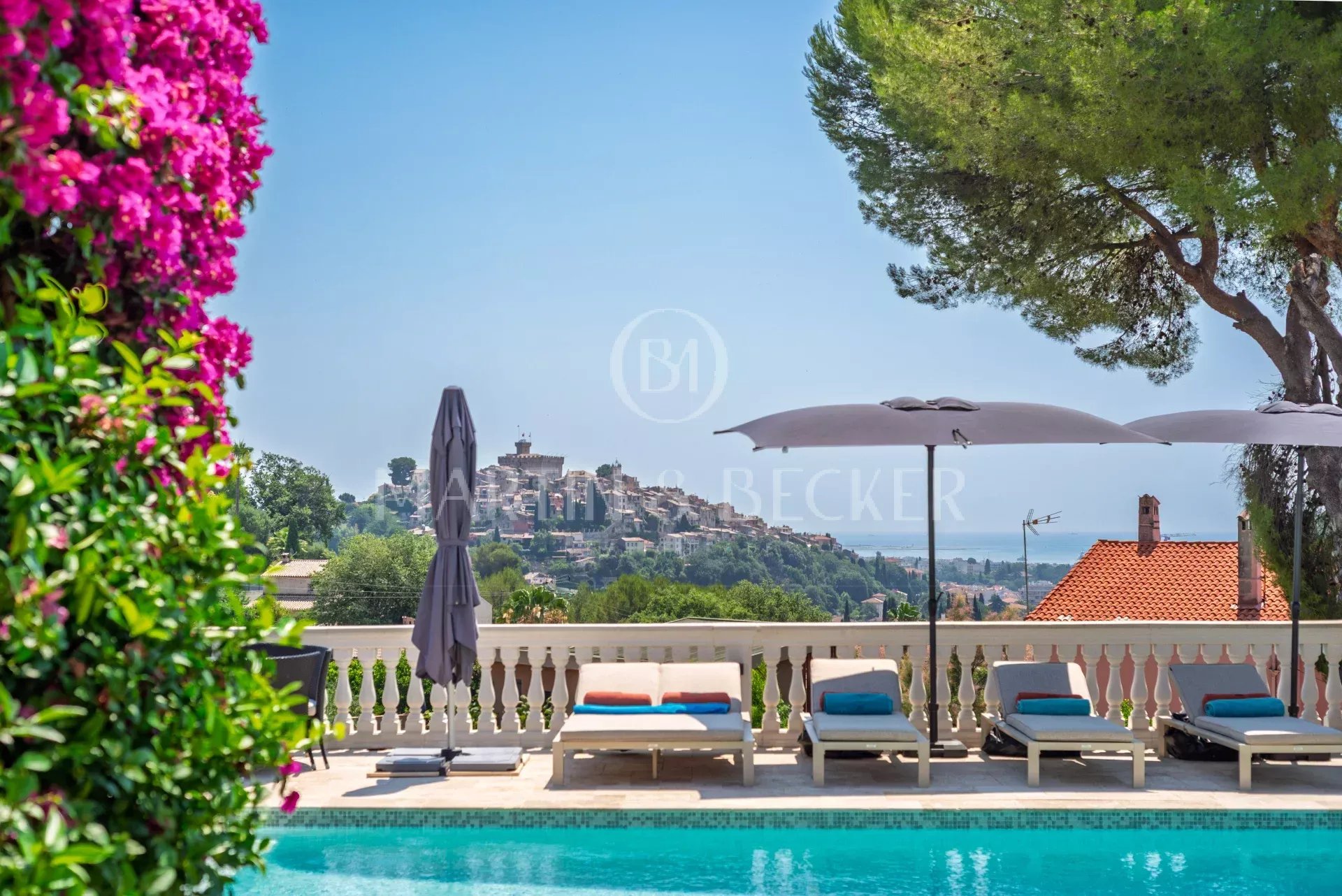 CAGNES SUR MER - VILLA  D'EXCEPTION FACE A UN PANORAMA DE REVE