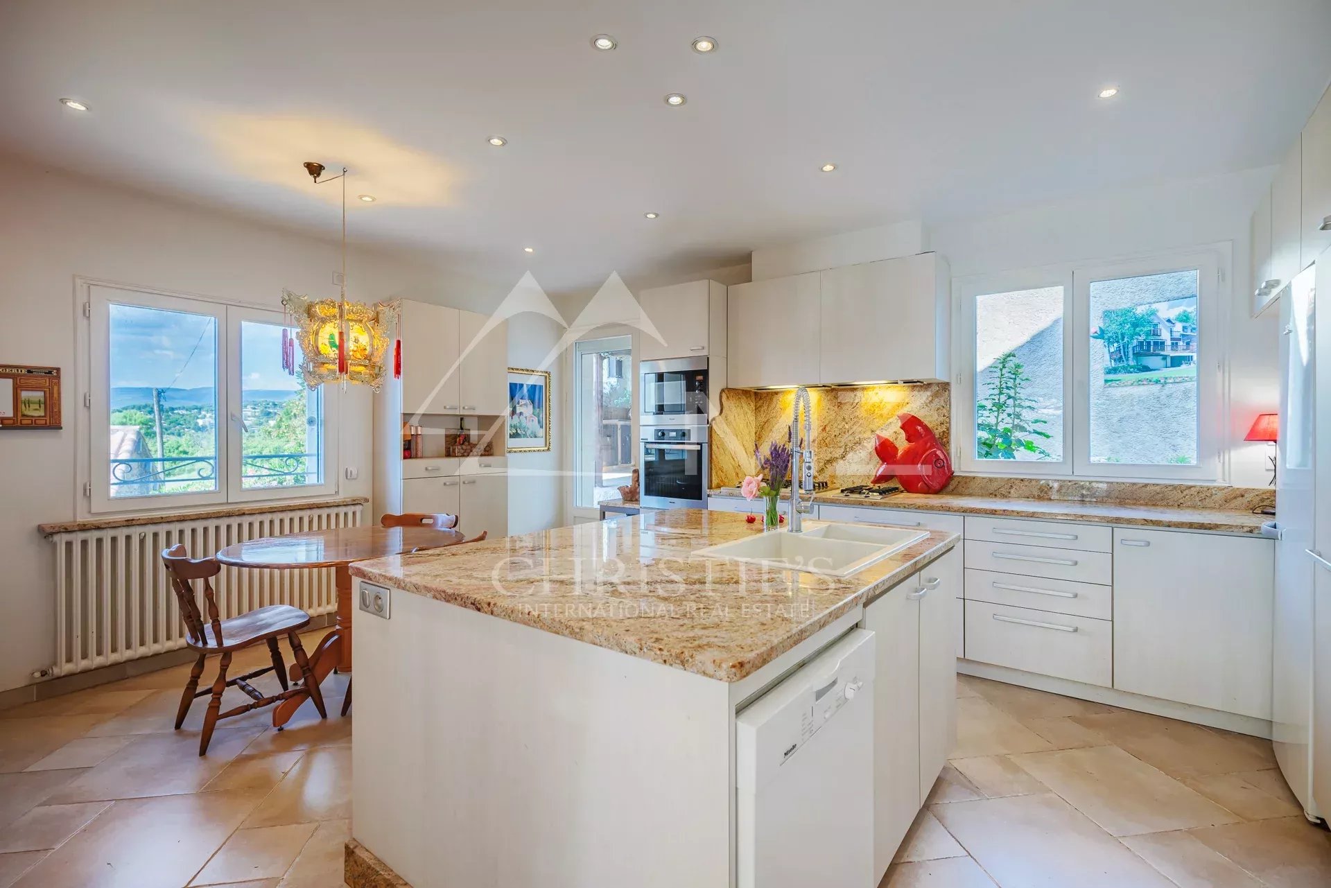 6 Bedroom Villa/Townhouse's Image 4