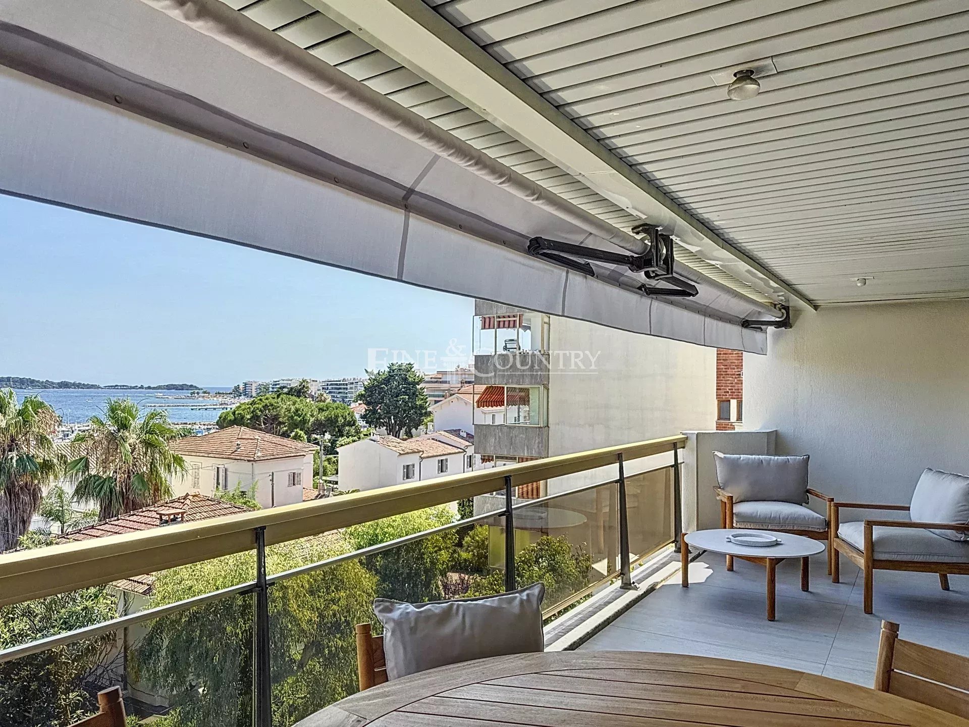 Photo of 3 BEDROOM APPARTEMENT  CANNES PALM BEACH