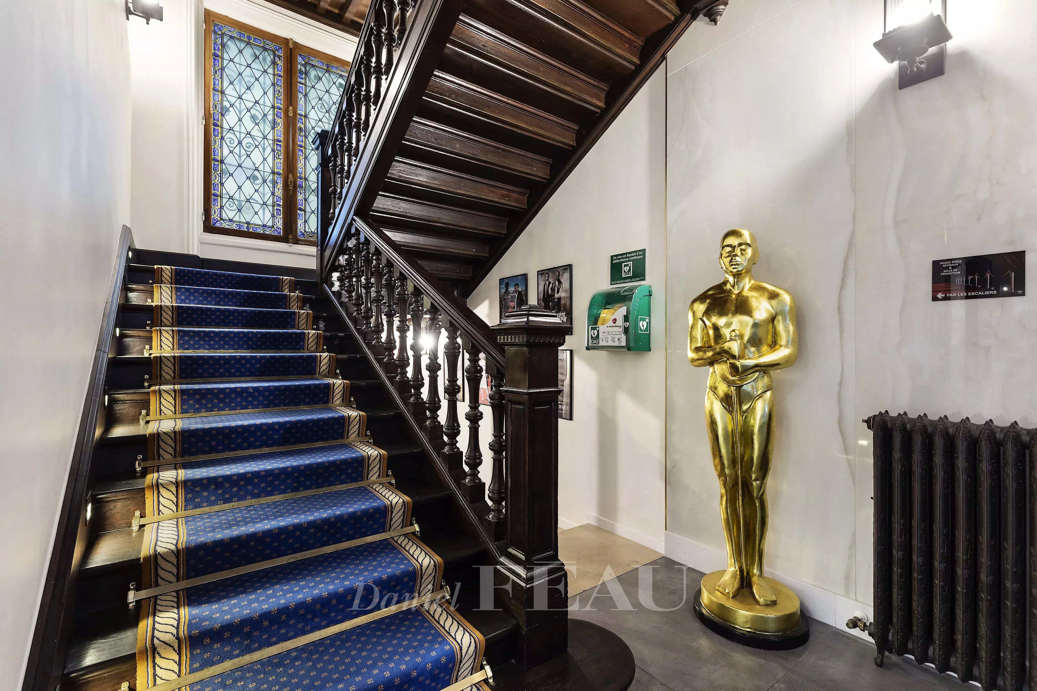 Sale Mansion Paris 8th