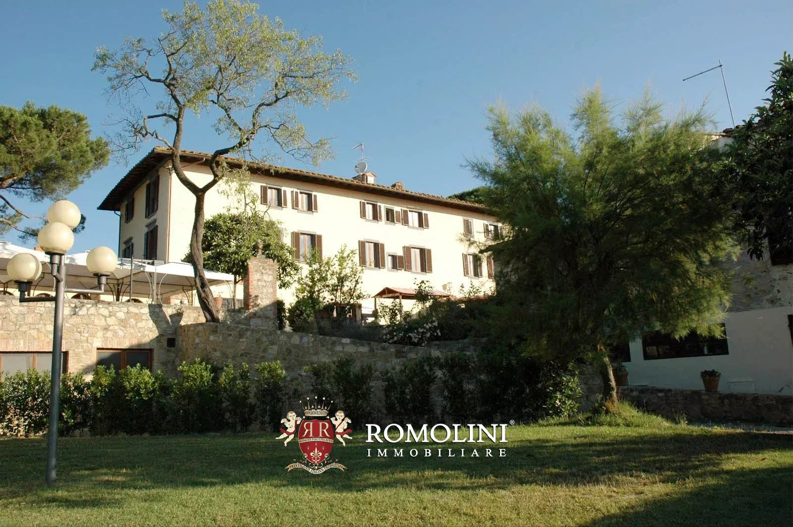 53 Bedroom Vineyard's Image 6