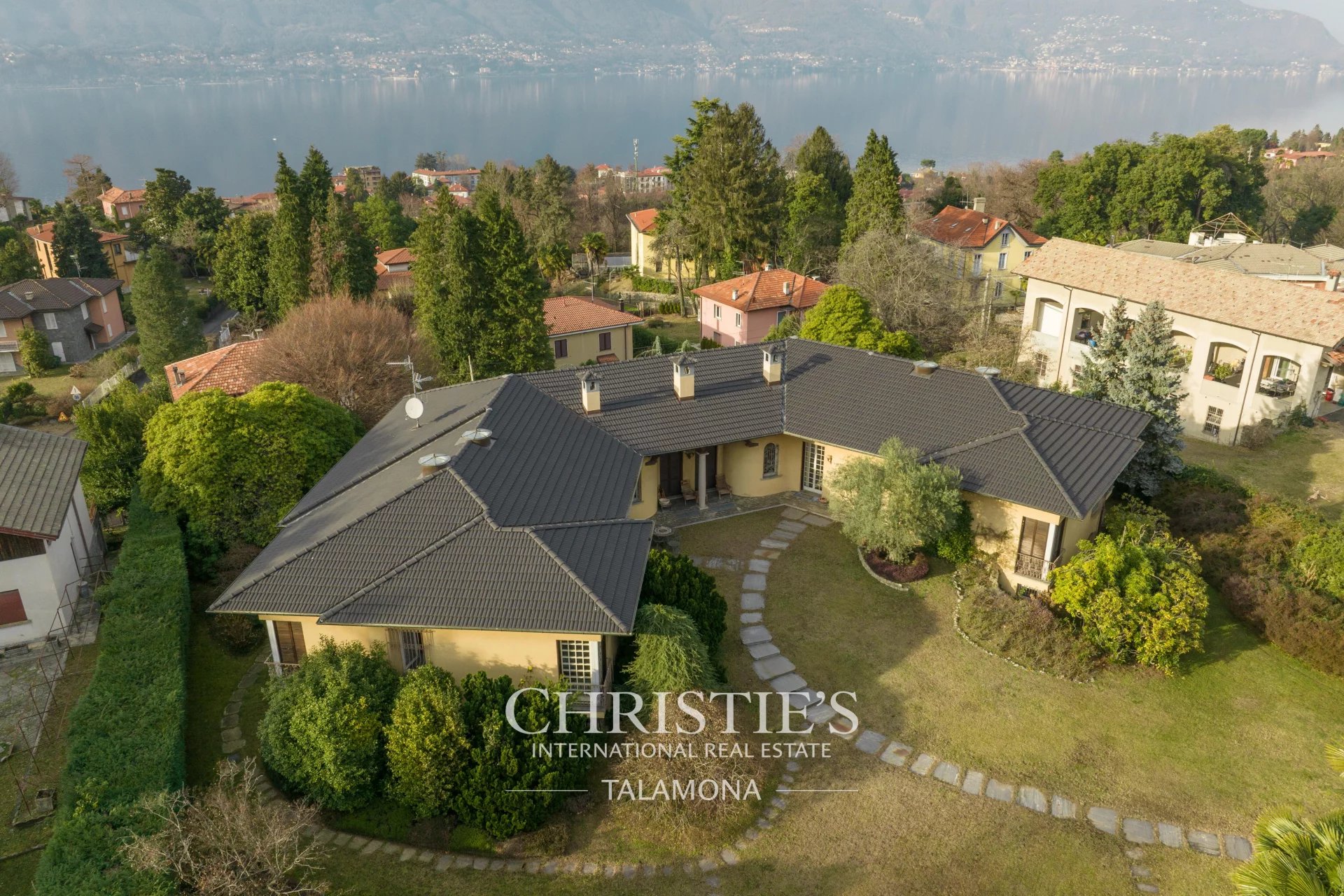 6 Bedroom Villa/Townhouse's Image 3