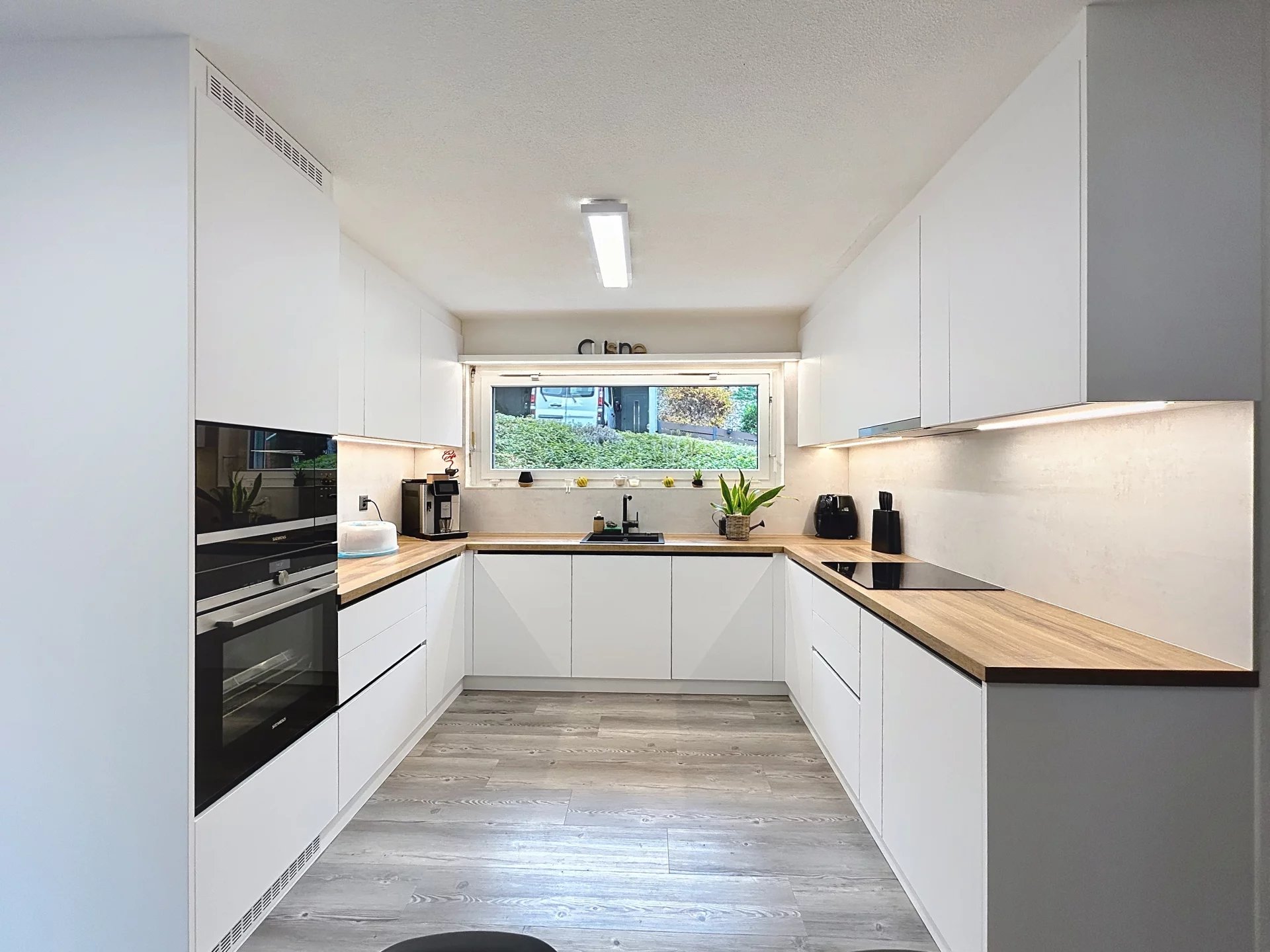 Maison lumineuse avec vue lac et alpes