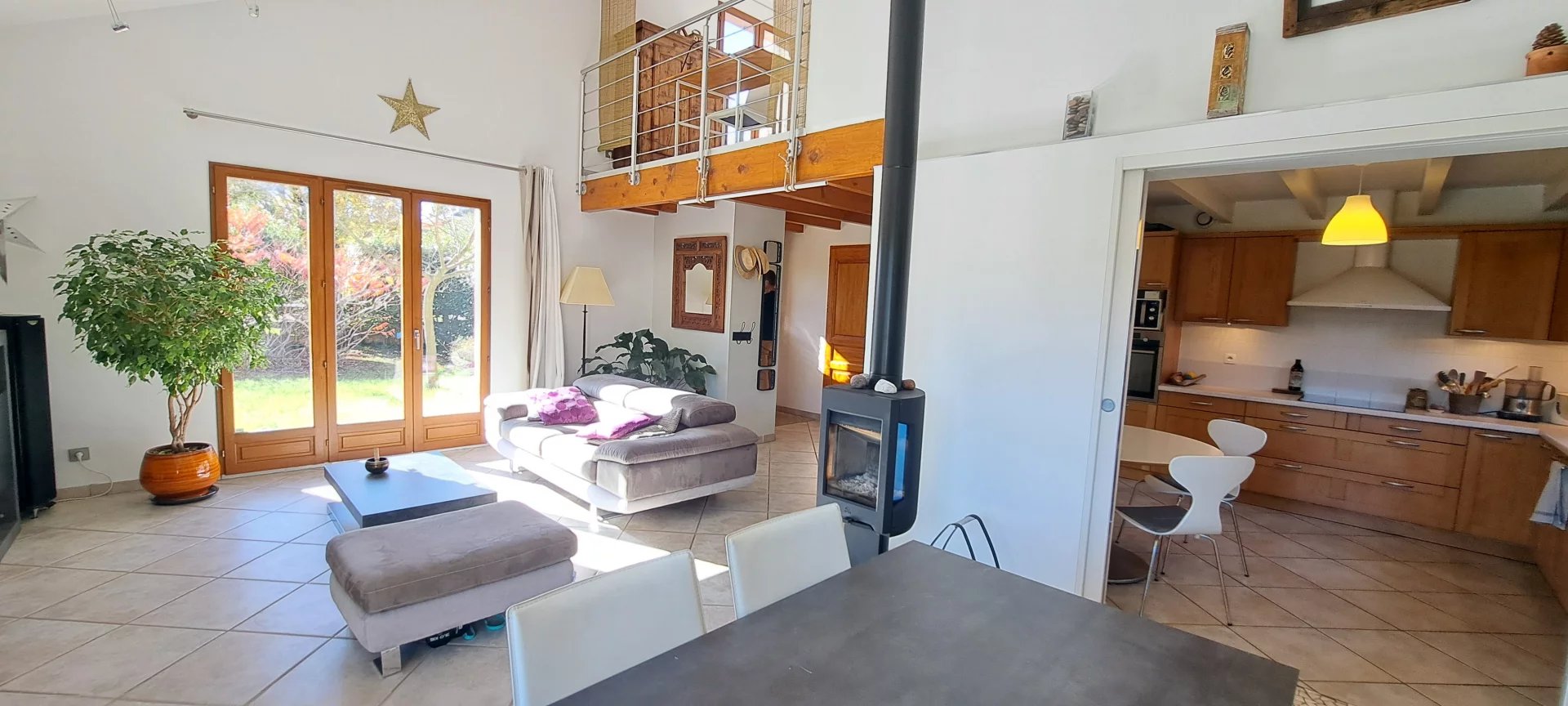 VARCES - Villa de 146 m2 (surface habitable), belle vue sur les massifs