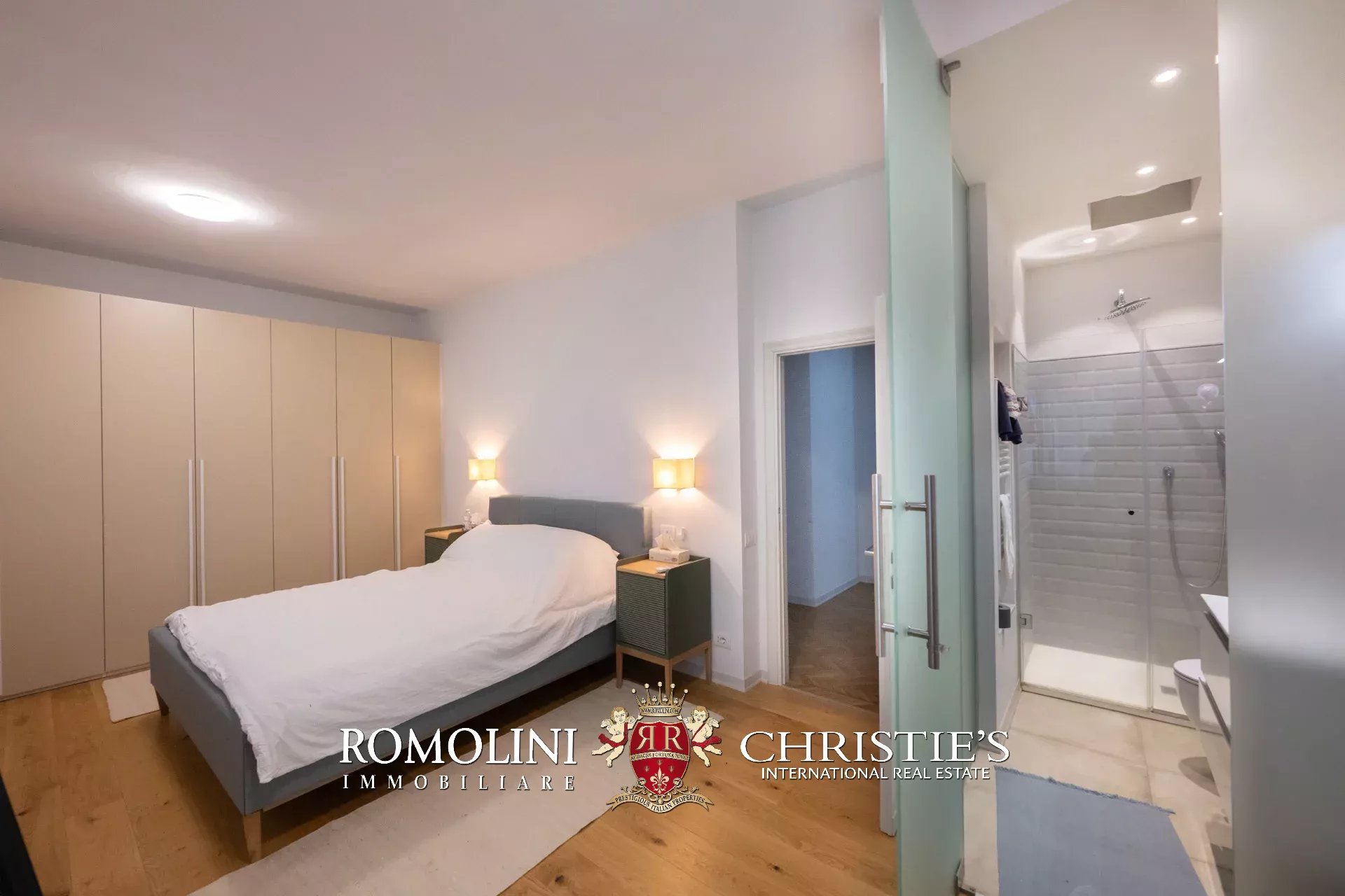 6 Bedroom Villa/Townhouse's Image 43