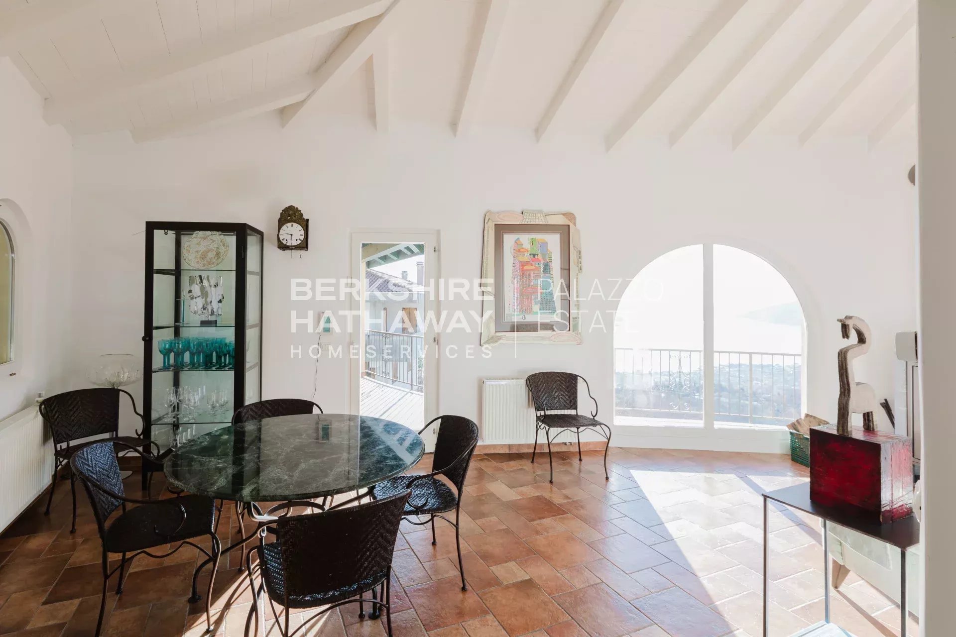 Villa moderna di lusso con vista panoramica sul Lago Maggiore e sulle Alpi