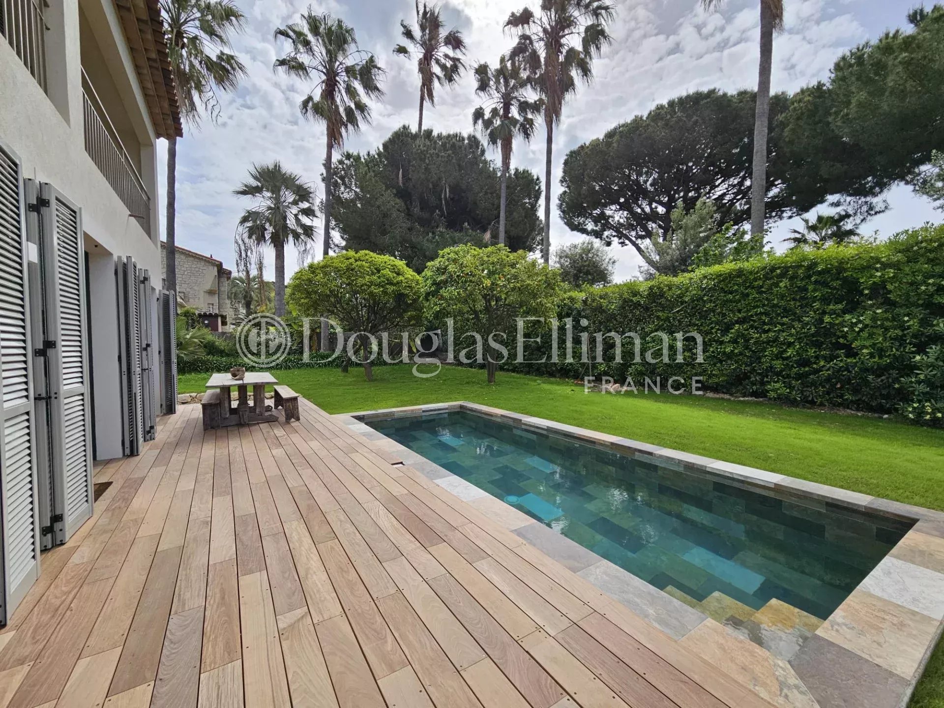 CAP D&rsquo;ANTIBES – Superbe villa neuve avec piscine - Image nᵒ3