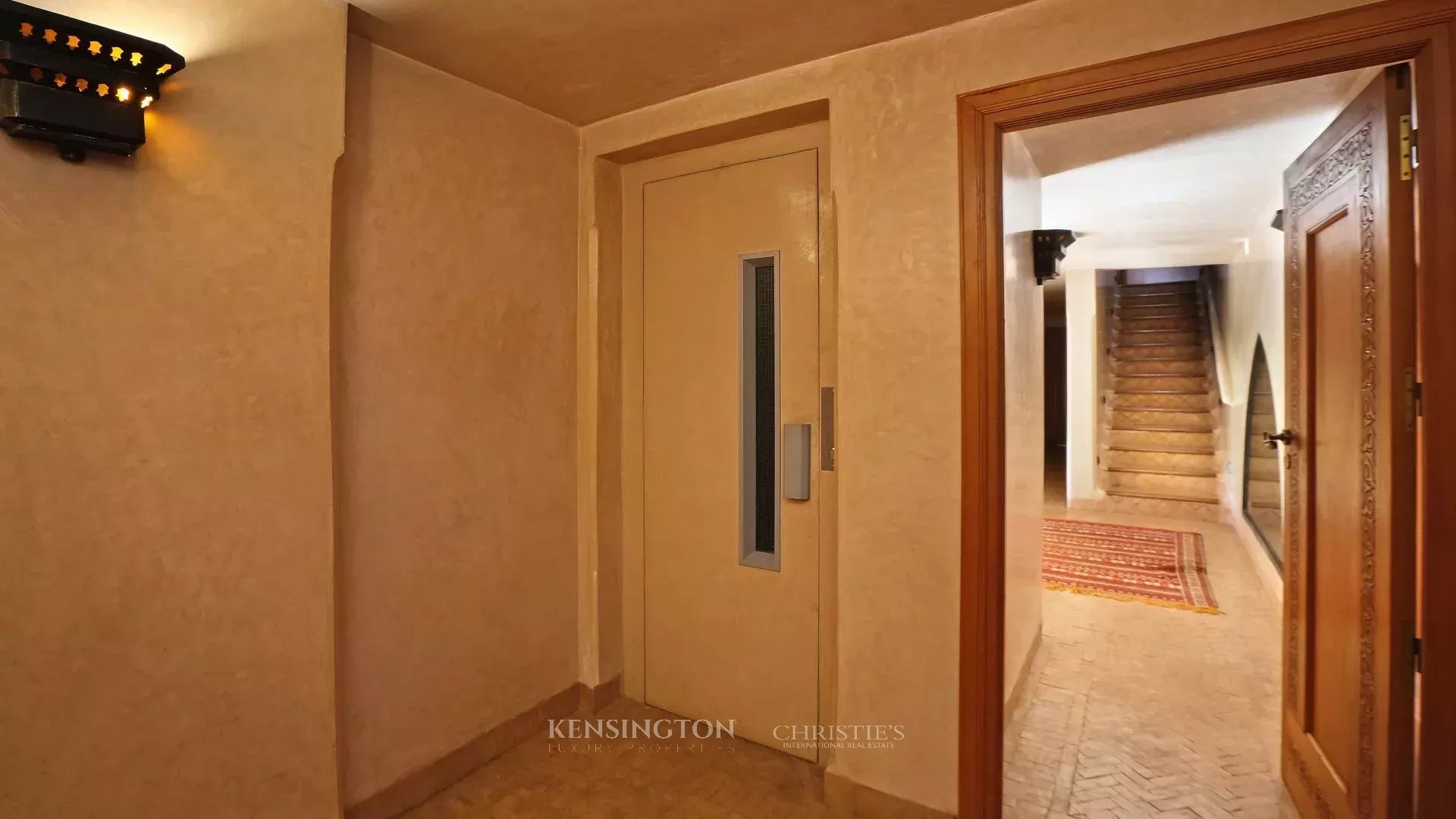 8 Bedroom Villa/Townhouse's Image 20