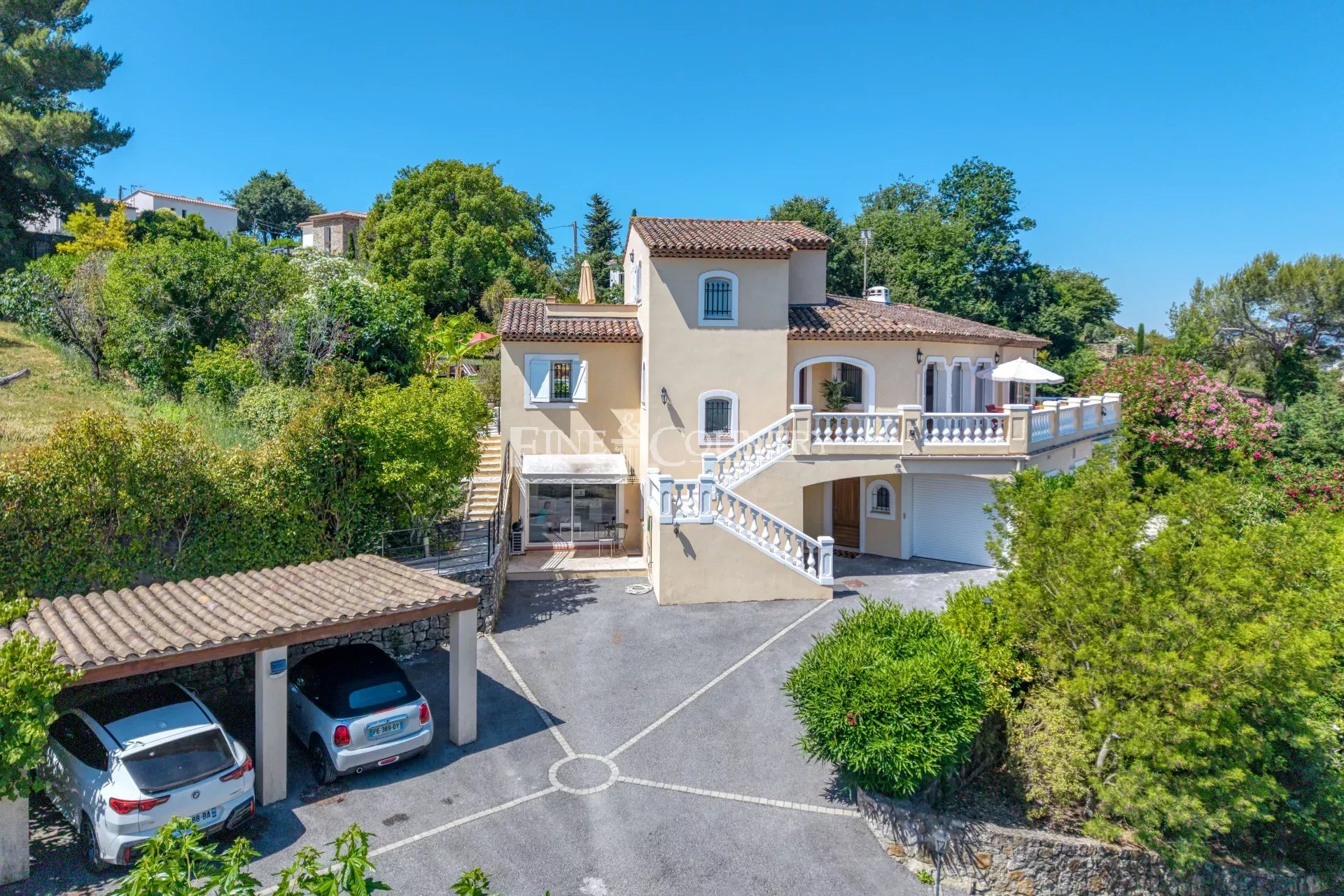 Photo of For sale  Villa in Valbonne - Panoramic view