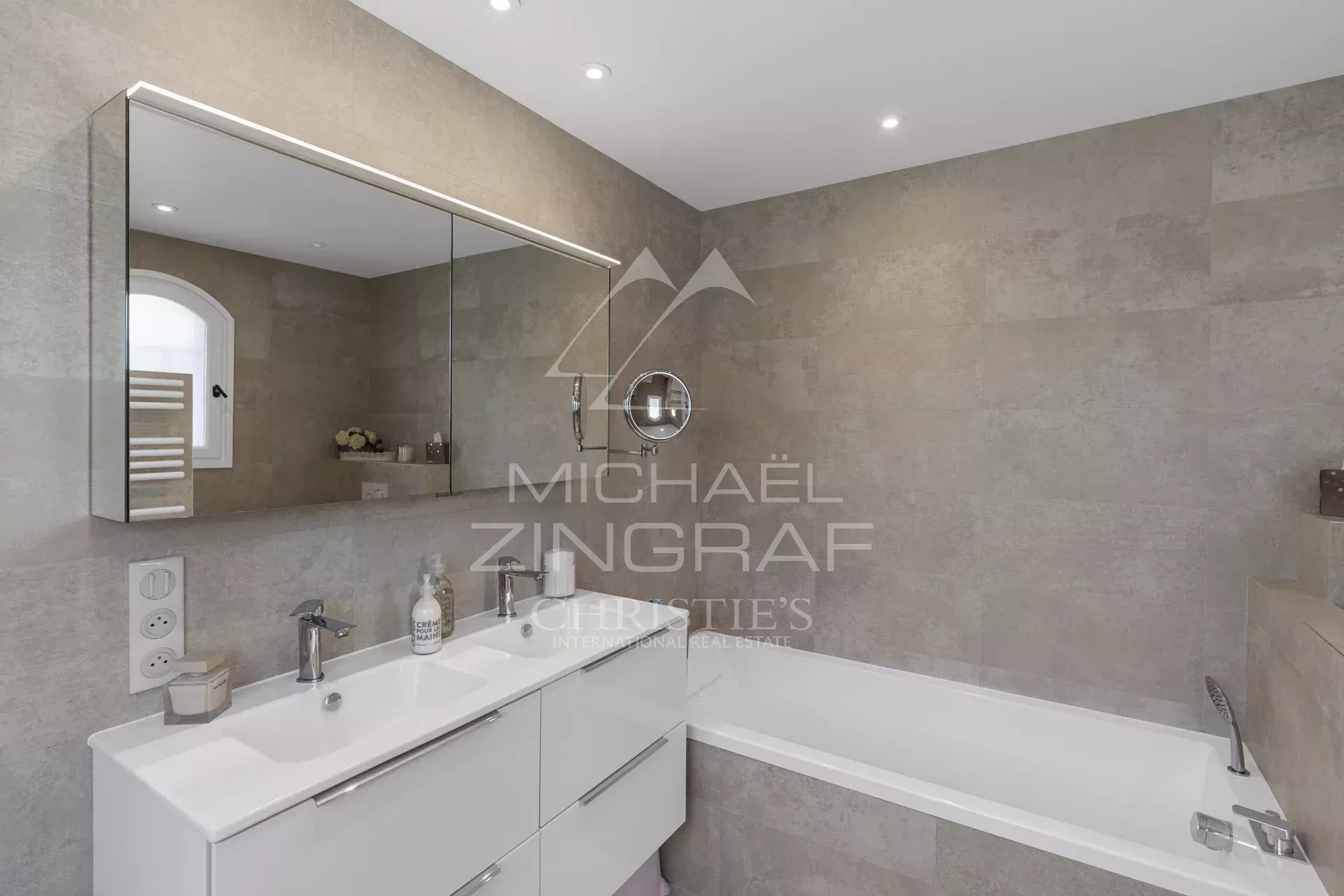4 Bedroom Villa/Townhouse's Image 6