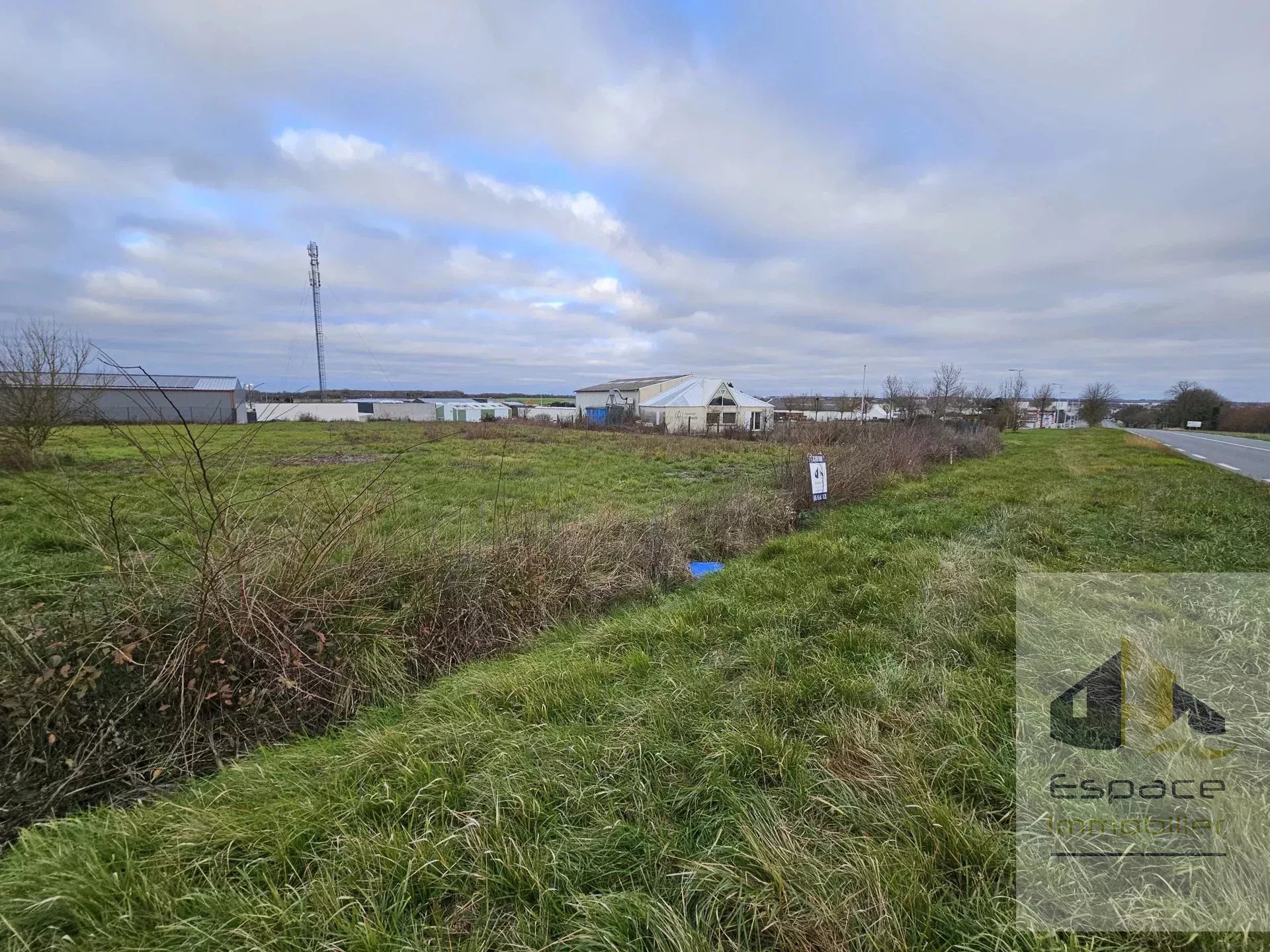 3916m², zone industrielle Surgères Ouest - Photo 4