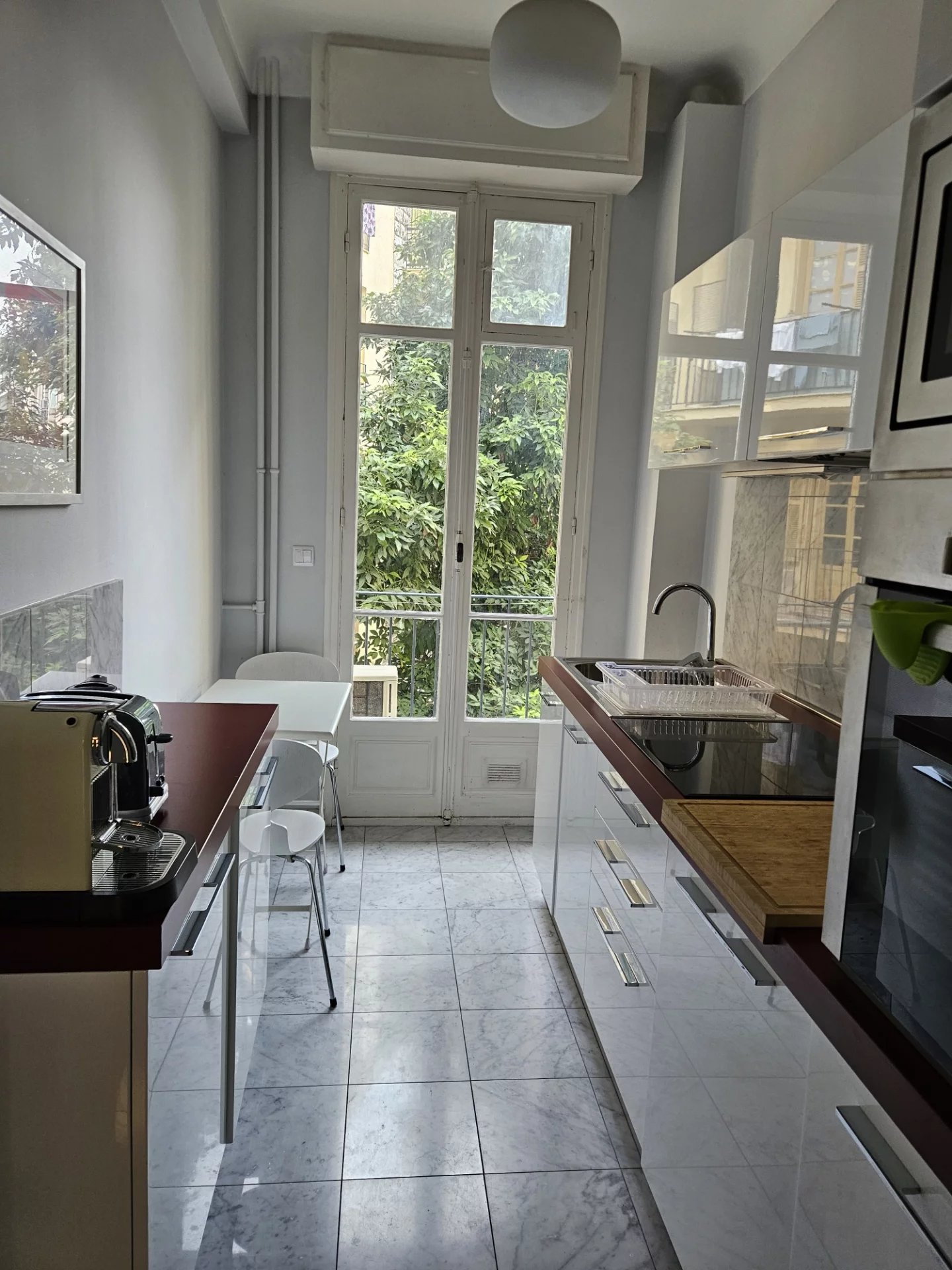 Spacious 2 room apartment in popular Carré d'Or