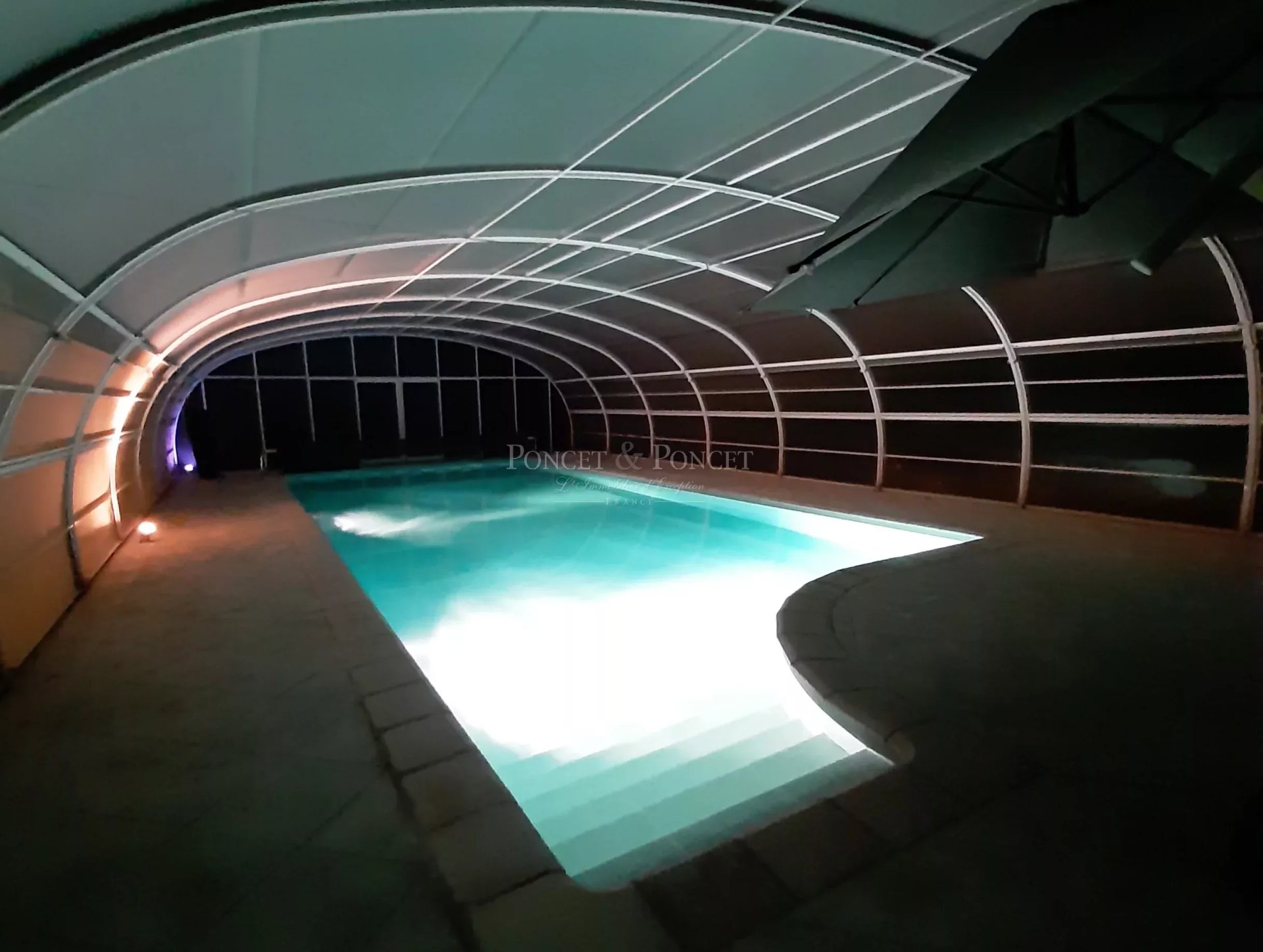 6 Bedroom Villa/Townhouse's Image 9