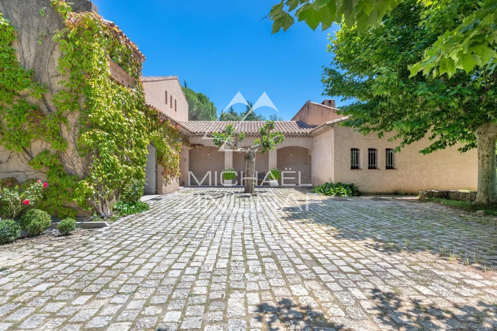 6 Bedroom Villa/Townhouse's Image 20