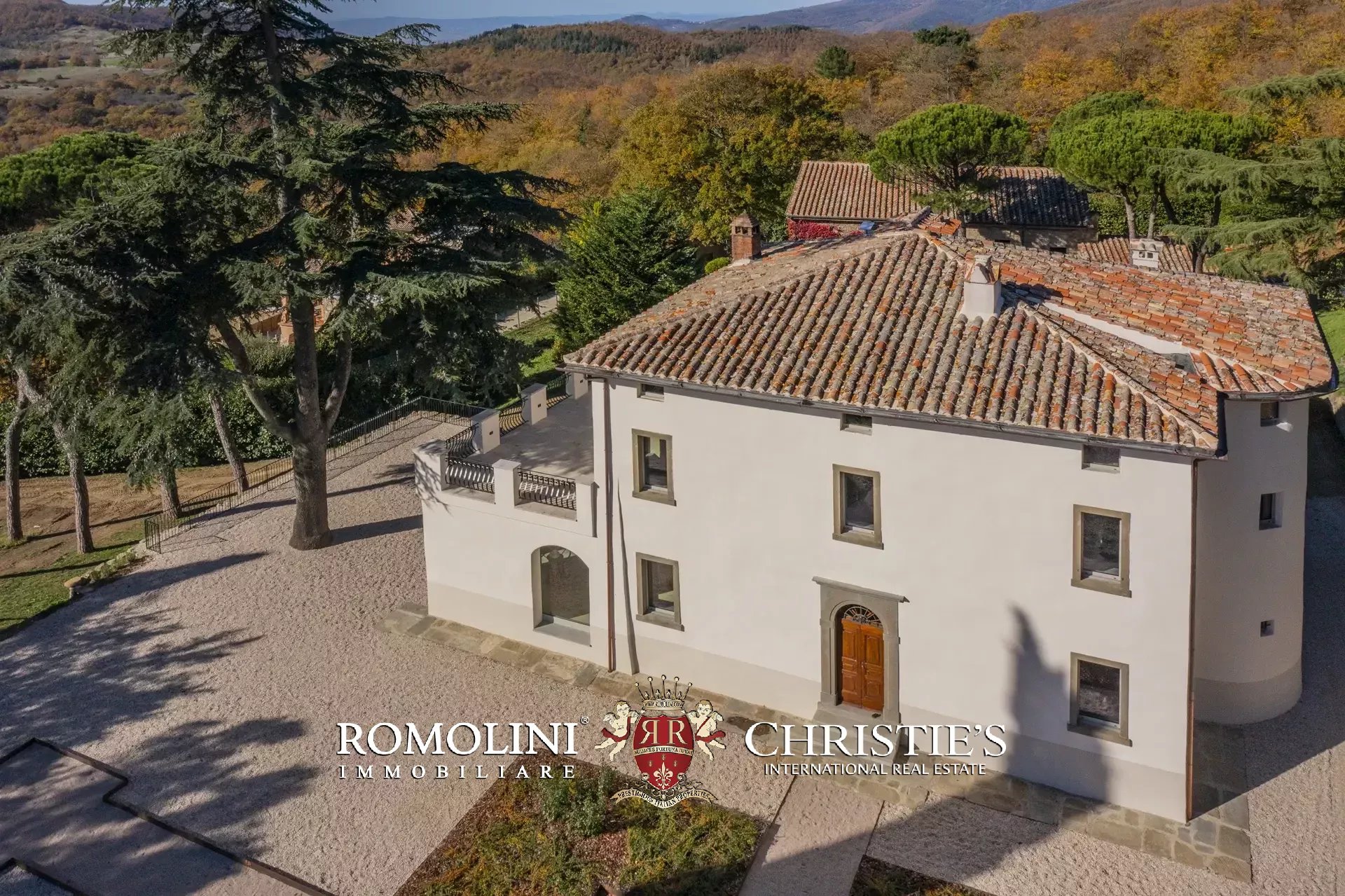 ART-NOUVEAU VILLA FOR SALE IN A PANORAMIC POSITION OVER LAKE TRASIMENO, UMBRIA