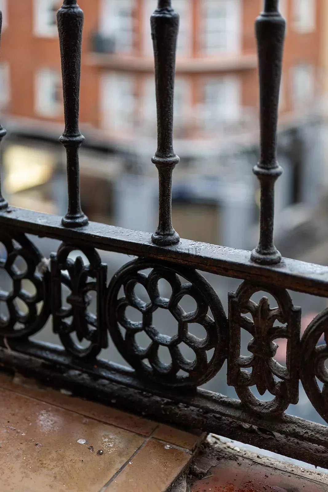 CORNER GEM WITH 7 BALCONIES: 220 M² SEGREGABLE APARTMENT ON CALLE DESENGAÑO - Image 5