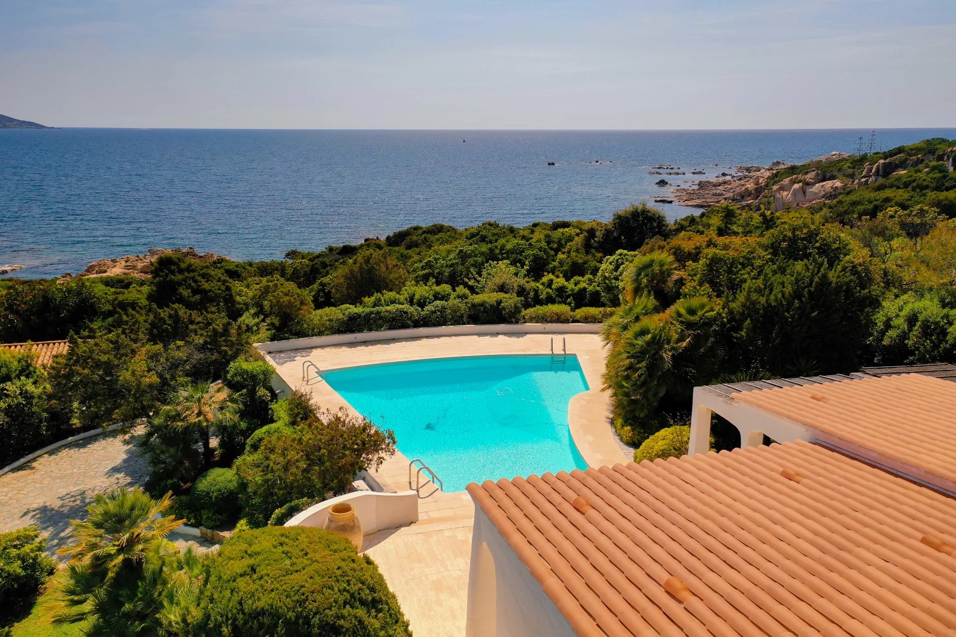 Villa IRIS- Pieds dans l'eau, presqu'ile de l'Isolella, 5 chambres, piscine, vue mer