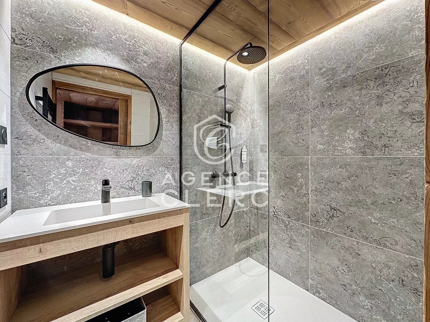 6 Bedroom Villa/Townhouse's Image 16