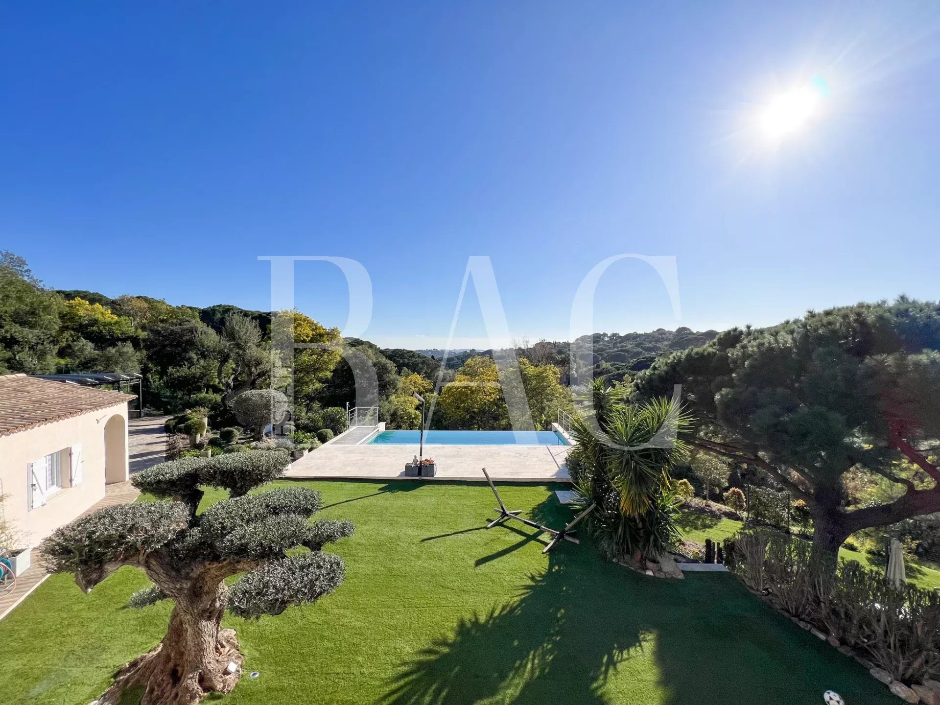 Agence immobilière de 