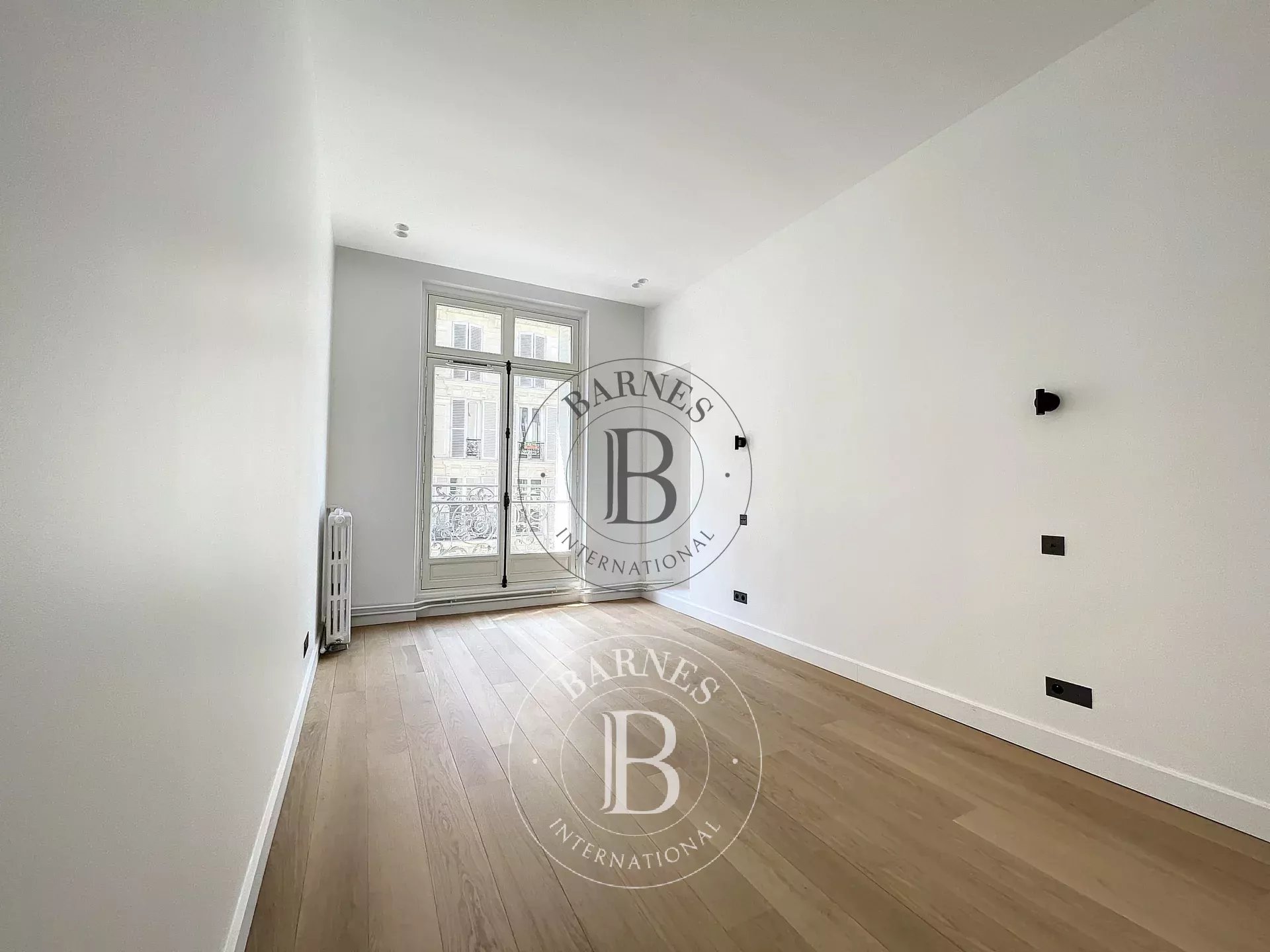 Daire Paris 8ème - picture 18