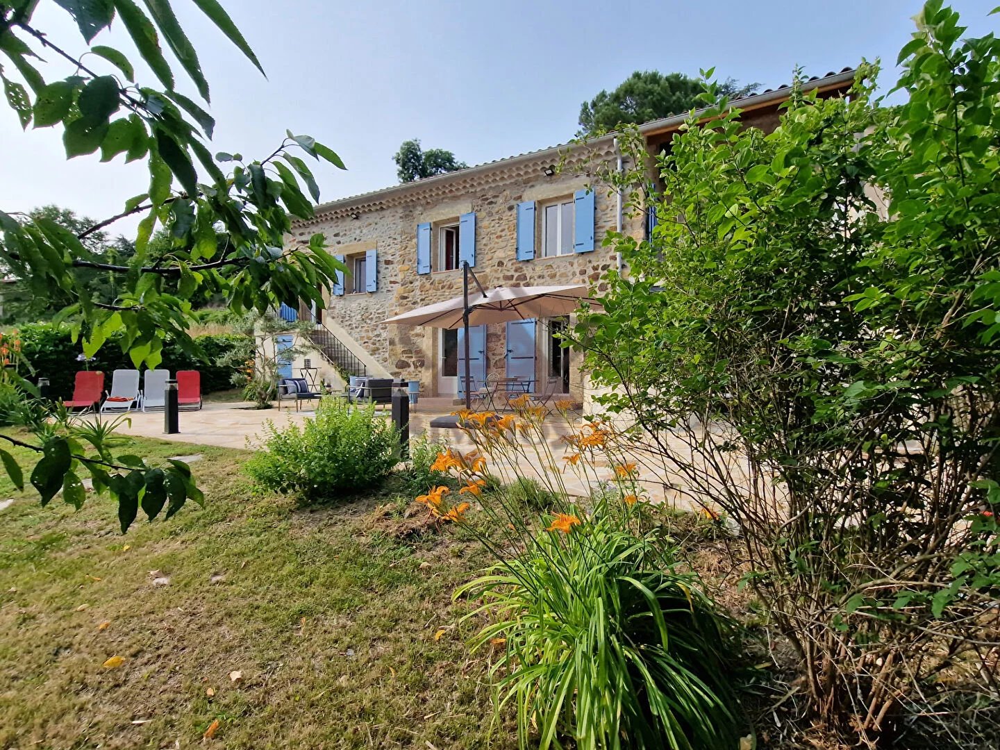 MAGNIFIQUE MAISON EN PIERRES AVEC VUE DÉGAGÉE