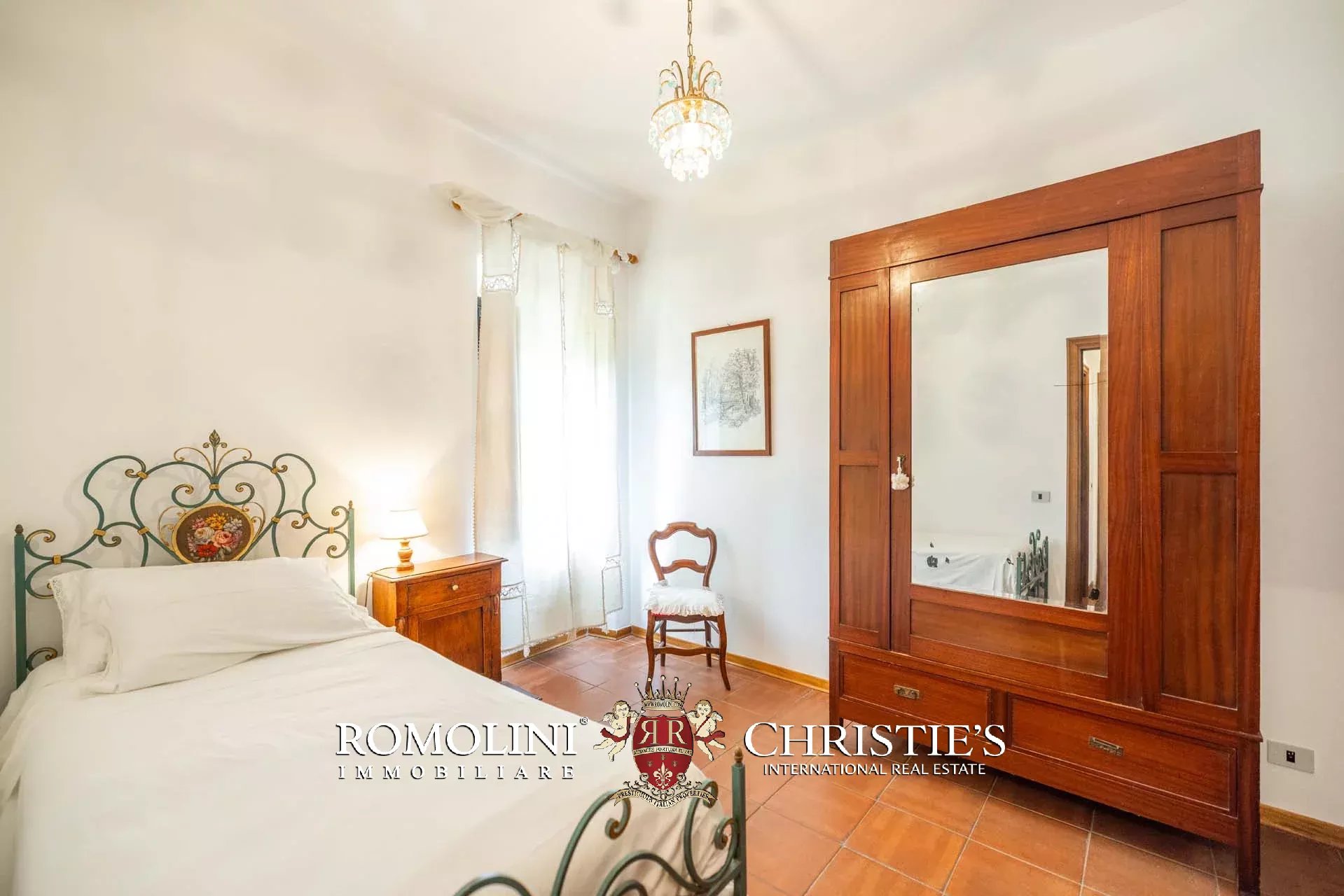 7 Bedroom Villa/Townhouse's Image 21