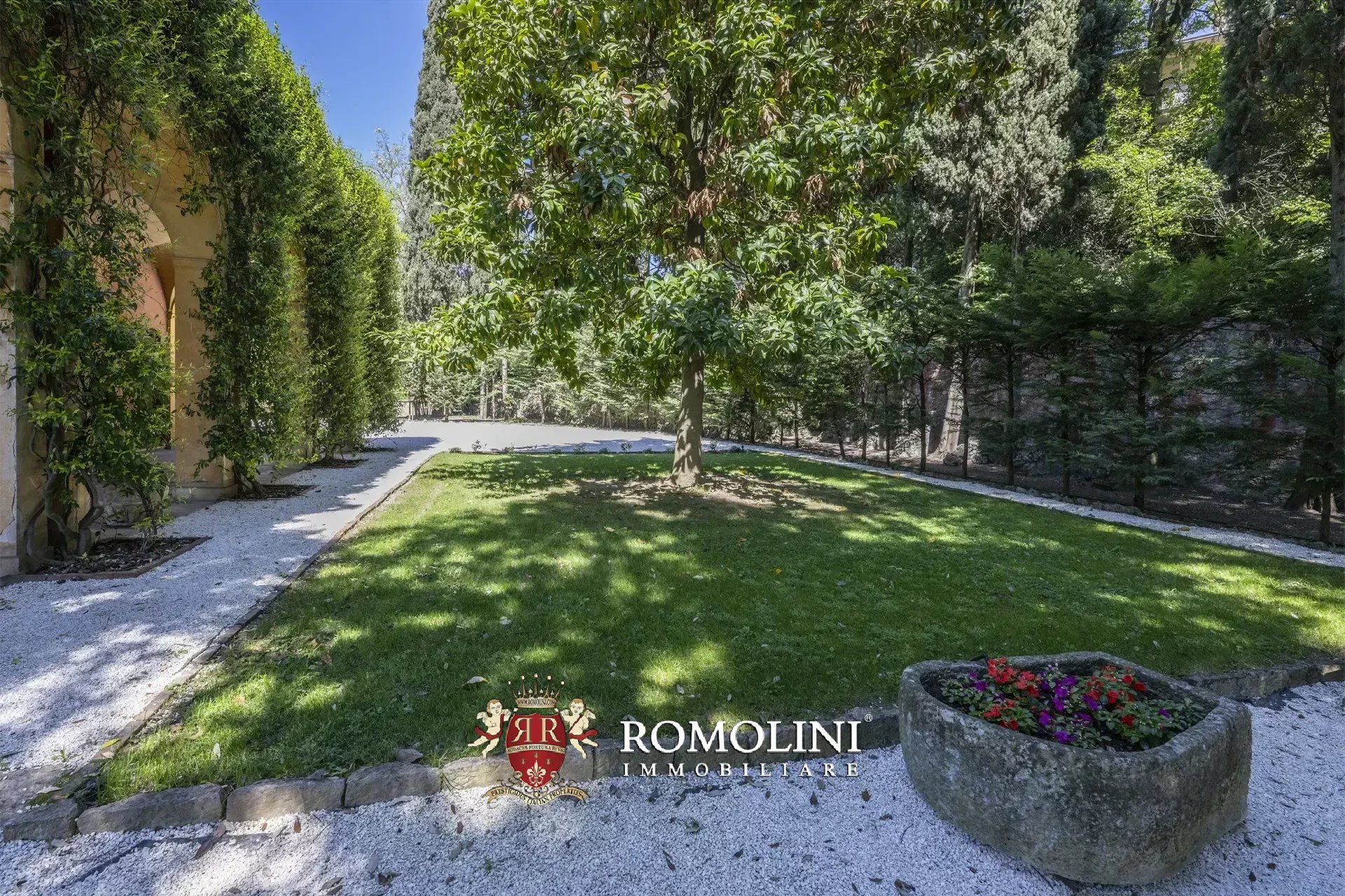 8 Bedroom Villa/Townhouse's Image 23